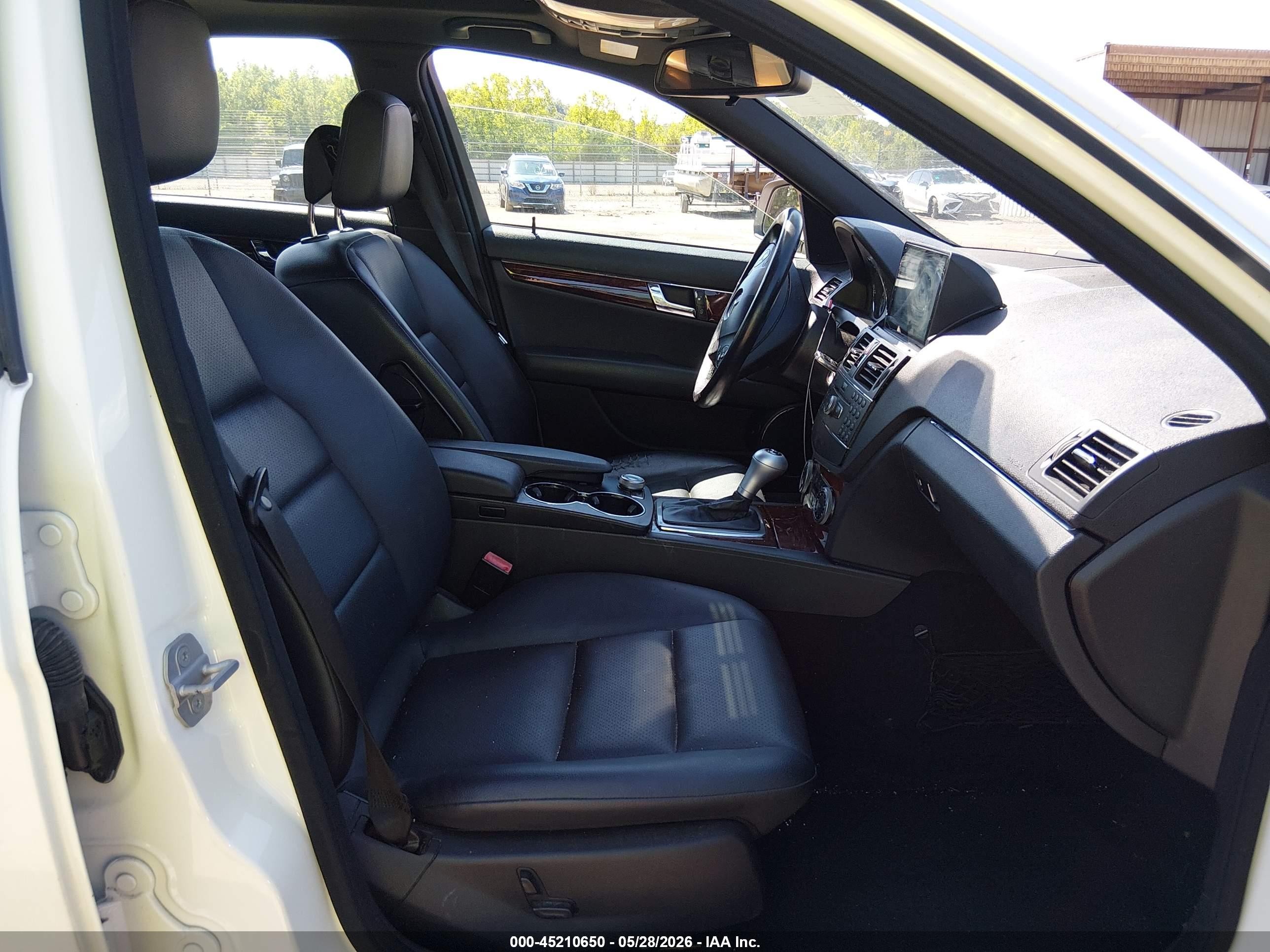 2009 Mercedes-benz C 300 Luxury/sport White vin: WDDGF54X99F234428