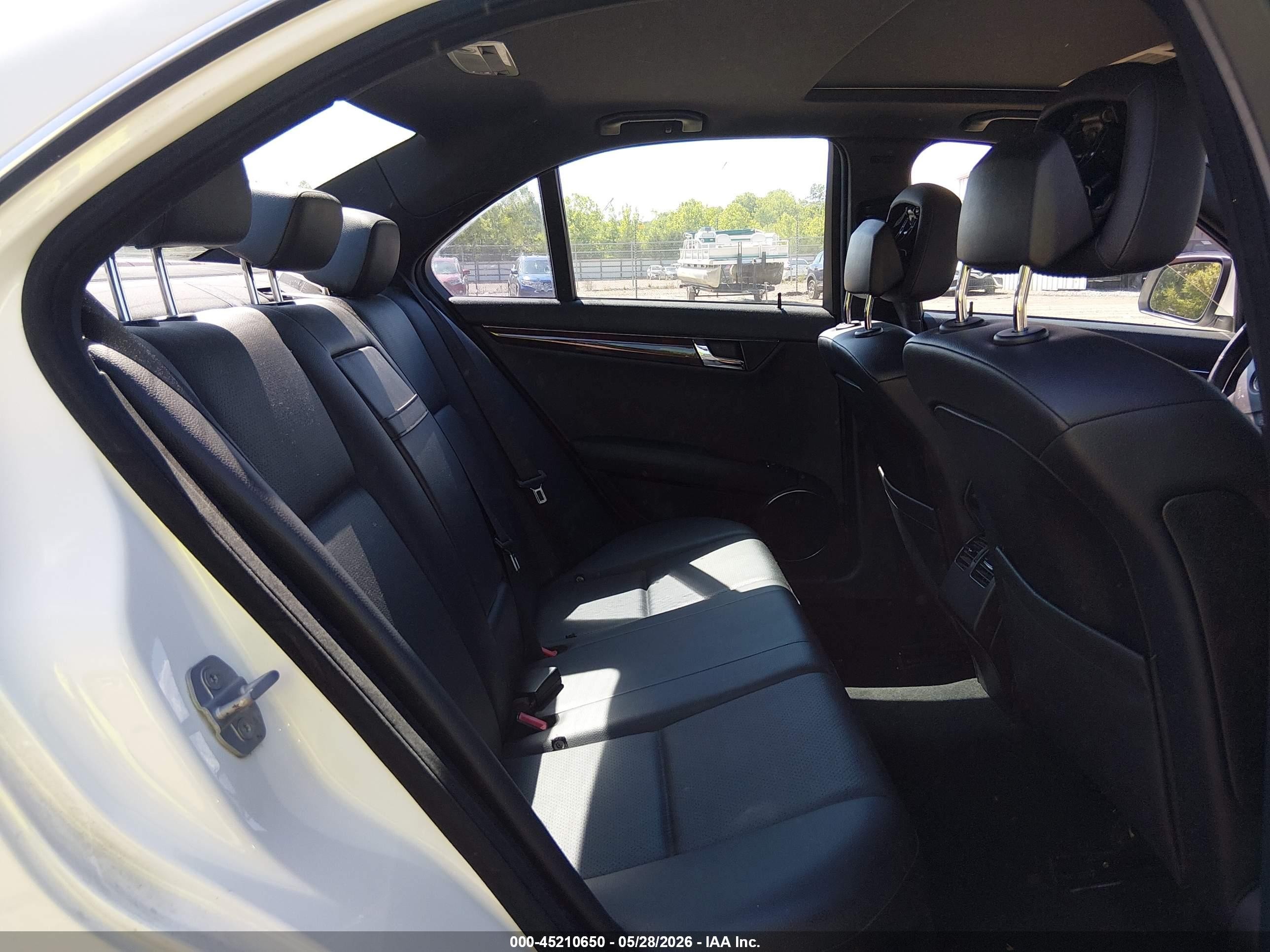 2009 Mercedes-benz C 300 Luxury/sport White vin: WDDGF54X99F234428