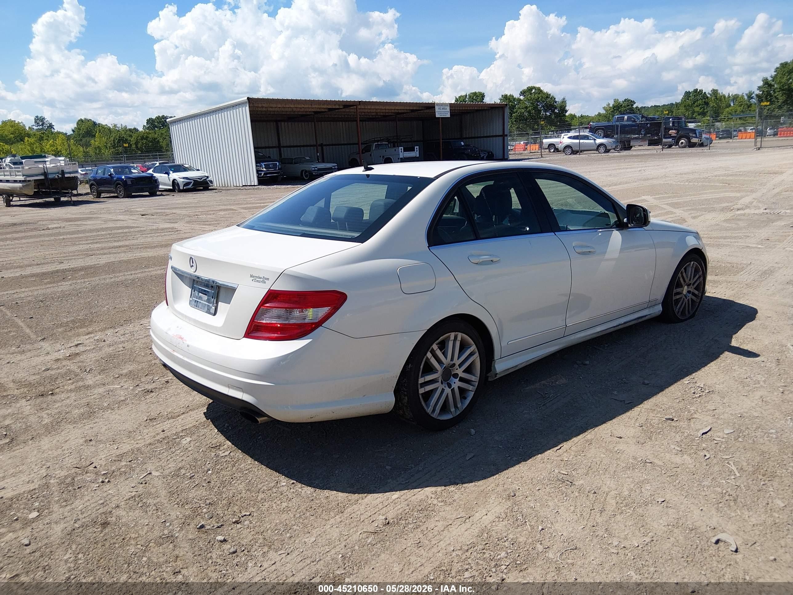2009 Mercedes-benz C 300 Luxury/sport White vin: WDDGF54X99F234428