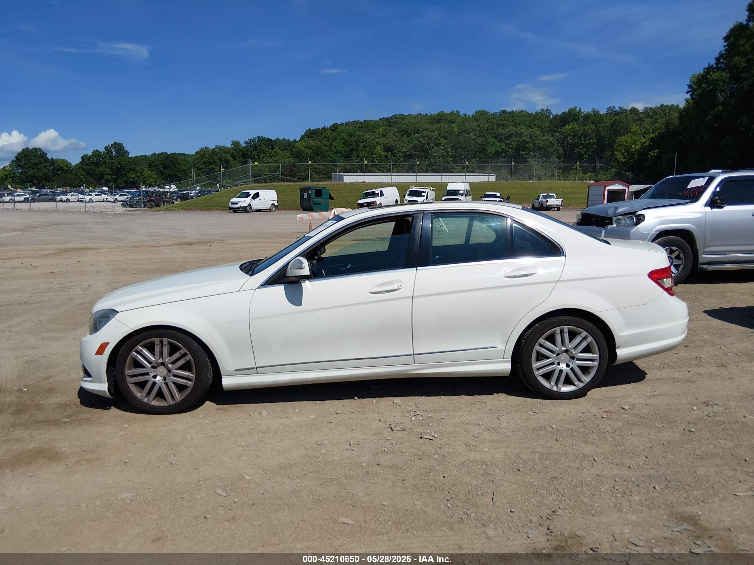2009 Mercedes-benz C 300 Luxury/sport White vin: WDDGF54X99F234428