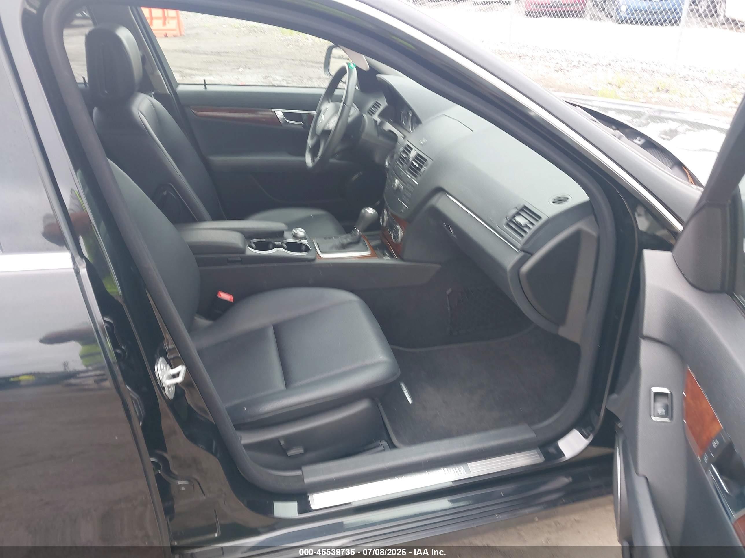 2009 Mercedes-benz C 300 Luxury Black vin: WDDGF54X99R045776