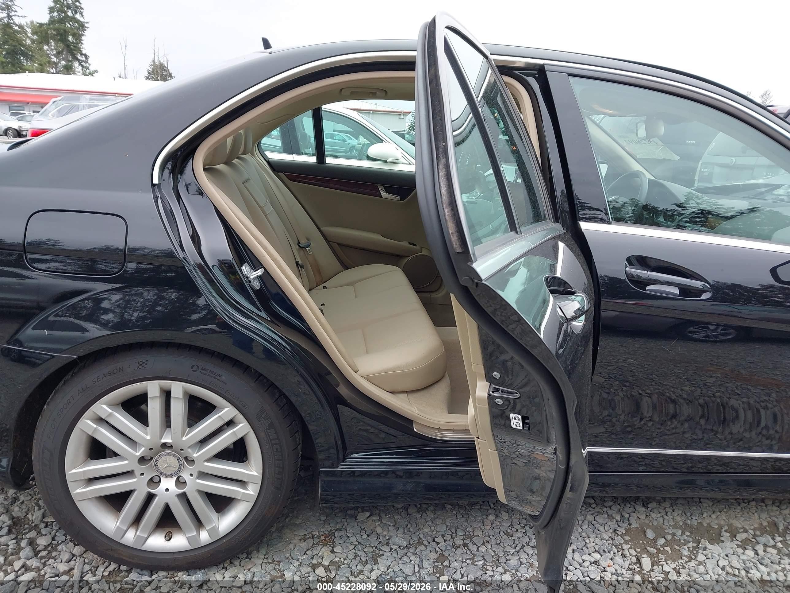2009 Mercedes-benz C 300 Luxury/sport Черный vin: WDDGF54X99R070029