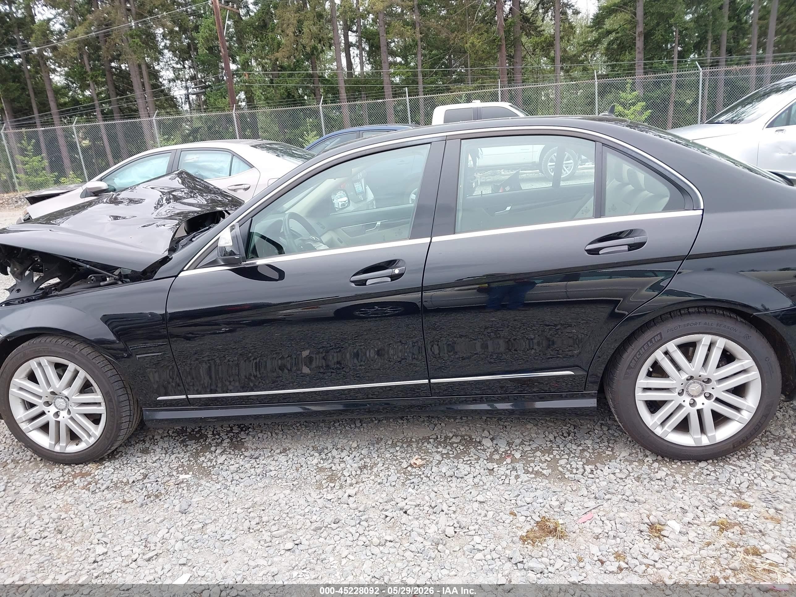 2009 Mercedes-benz C 300 Luxury/sport Черный vin: WDDGF54X99R070029