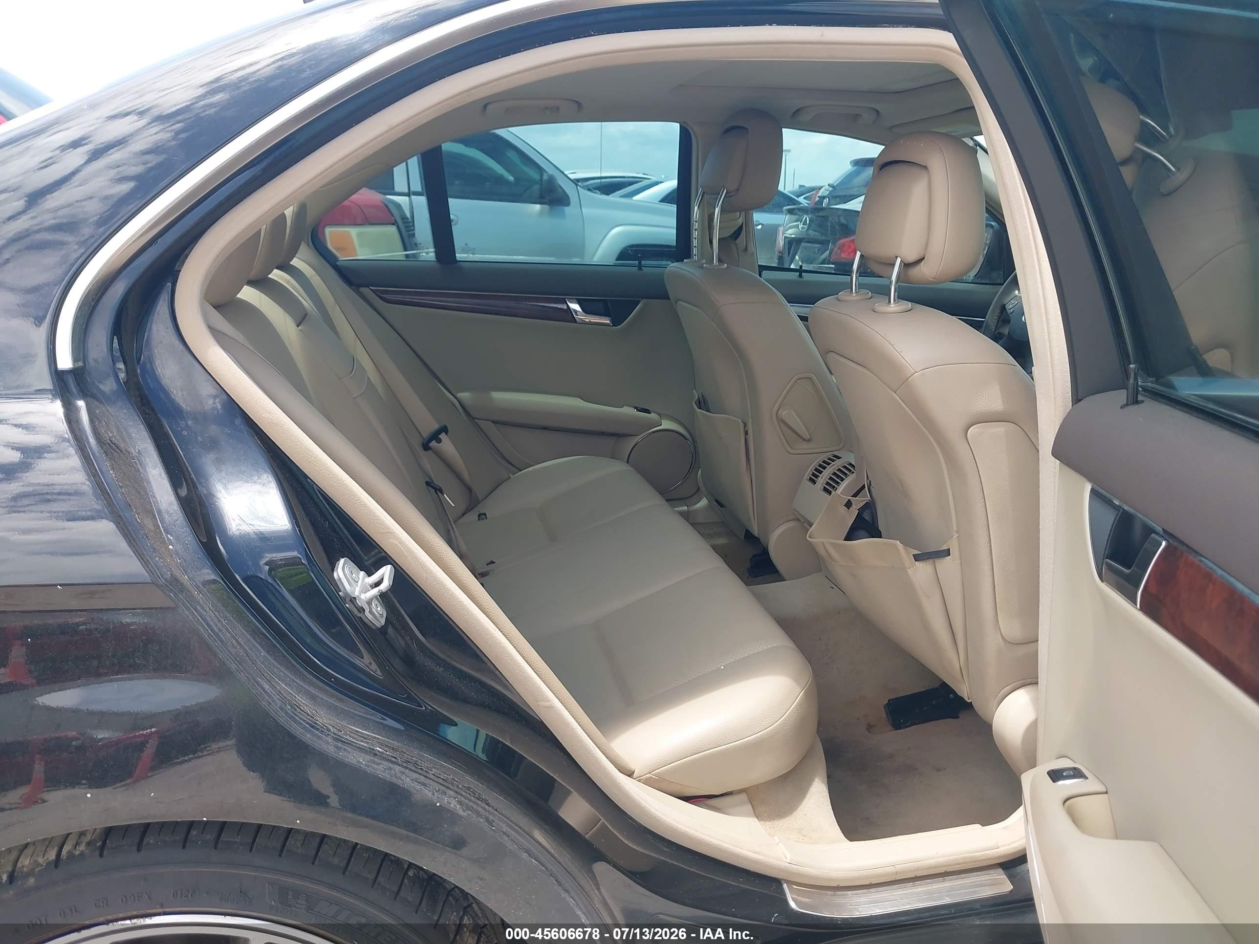 2009 Mercedes-benz C 300 Sport Black vin: WDDGF54X99R078535