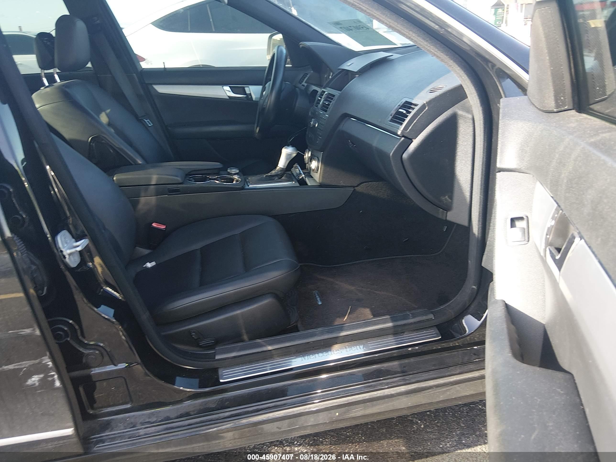 2008 Mercedes-benz C 300 Luxury/sport Черный vin: WDDGF54XX8F054213