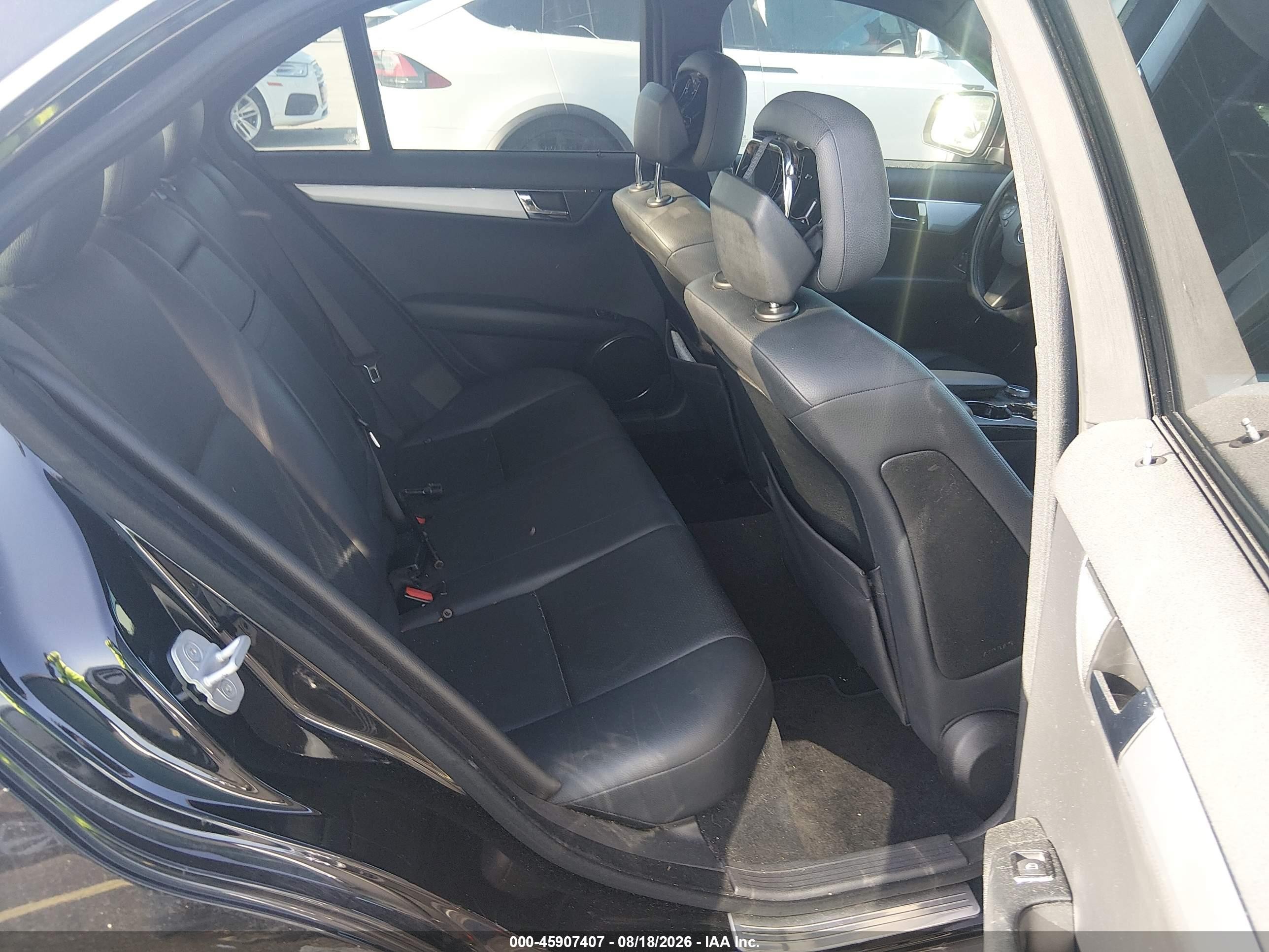 2008 Mercedes-benz C 300 Luxury/sport Черный vin: WDDGF54XX8F054213
