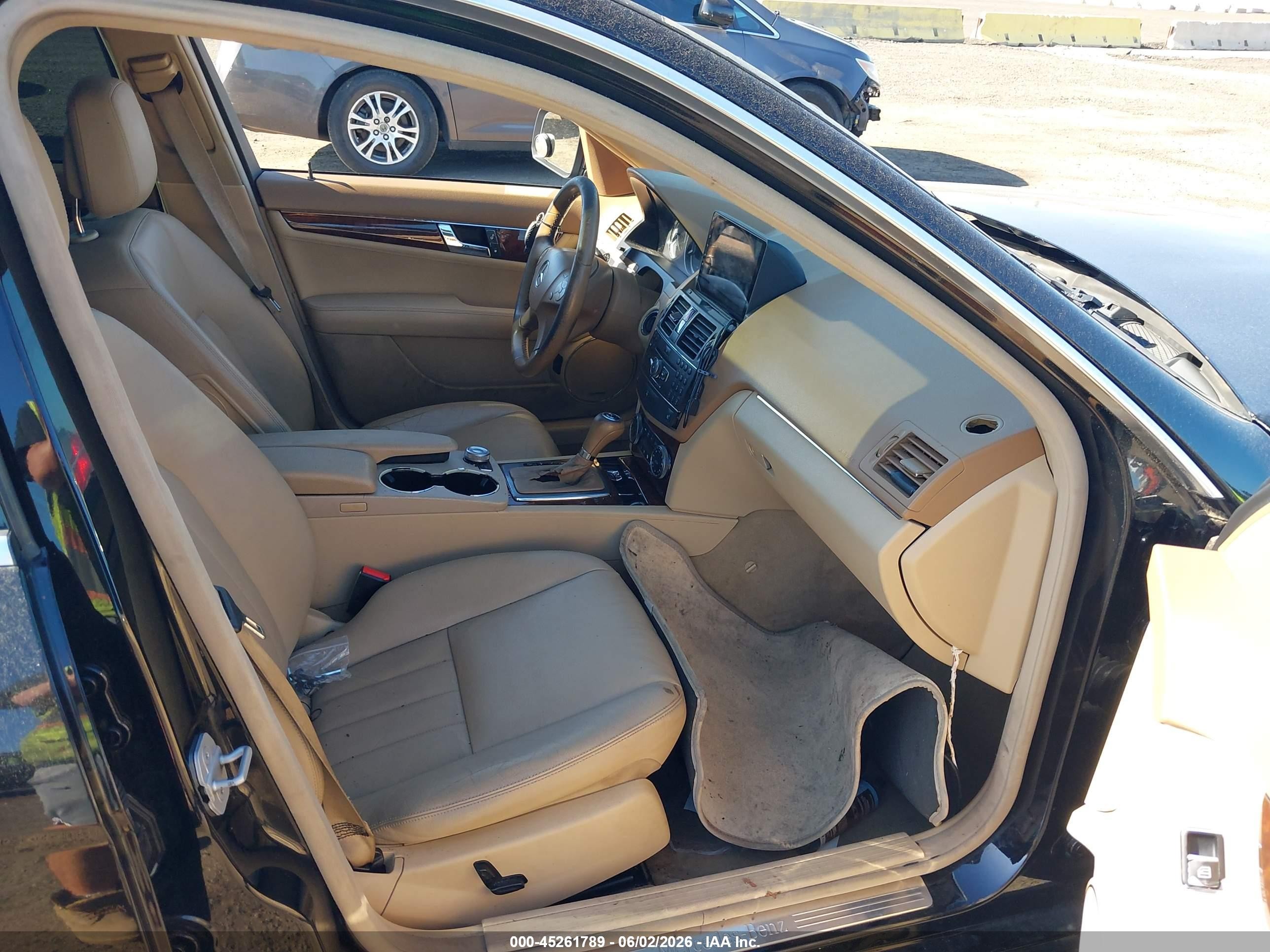 2008 Mercedes-benz C 300 Luxury/sport Черный vin: WDDGF54XX8F123725