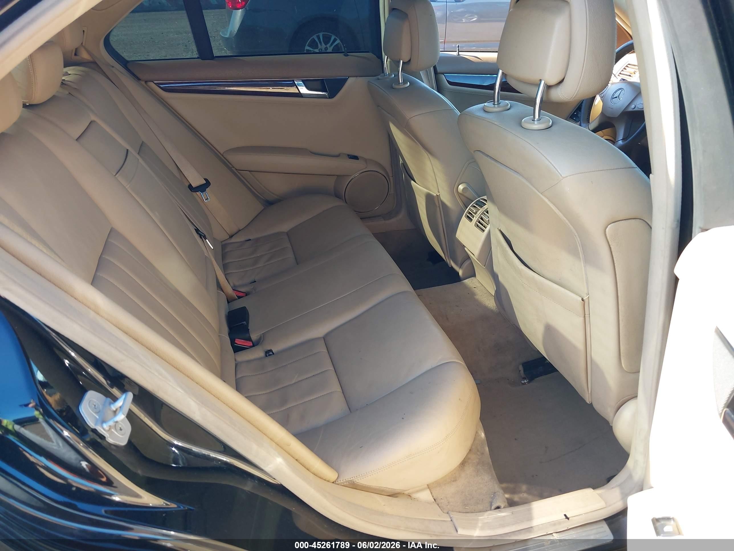 2008 Mercedes-benz C 300 Luxury/sport Черный vin: WDDGF54XX8F123725
