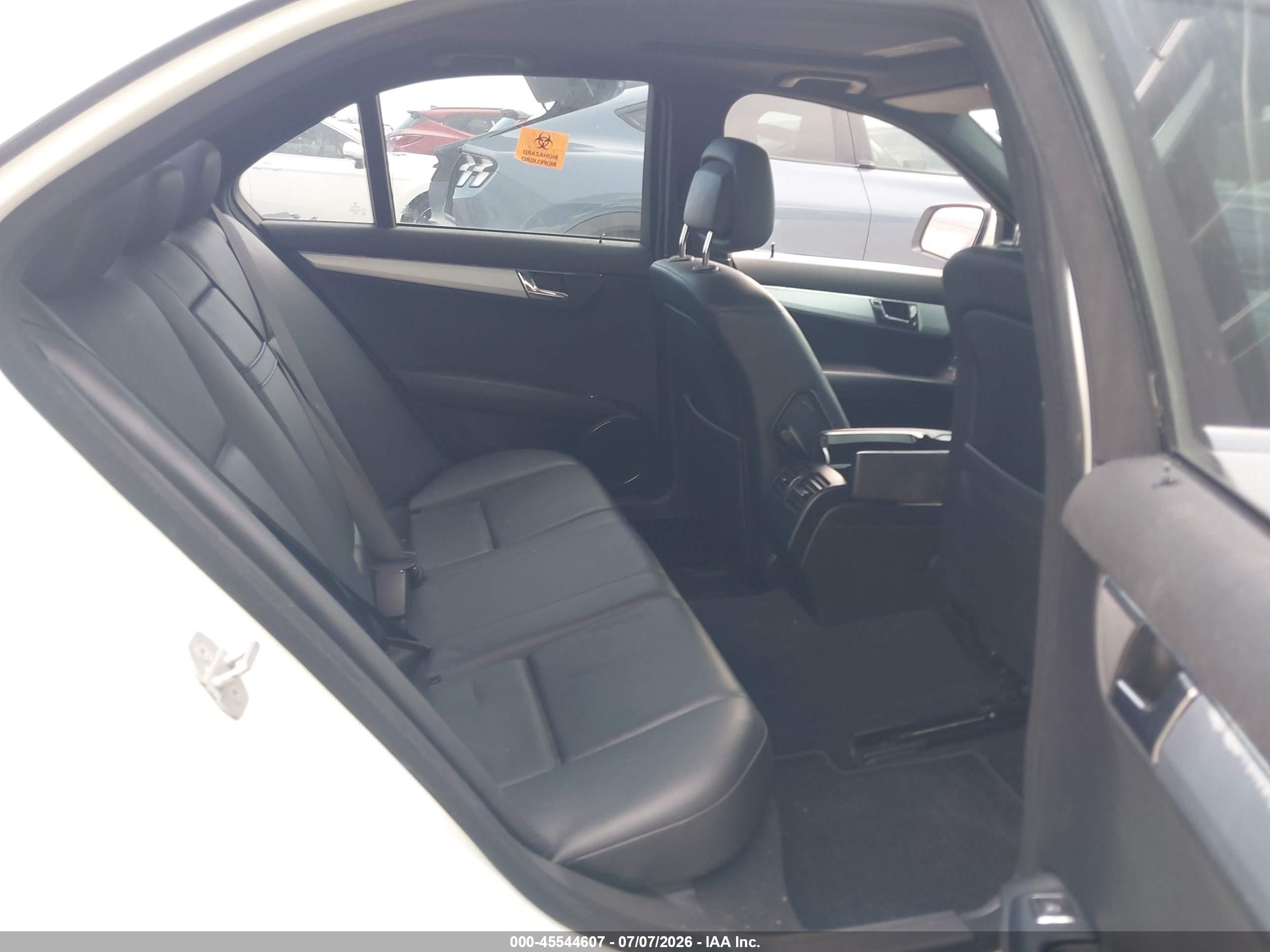 2008 Mercedes-benz C 300 Luxury/sport White vin: WDDGF54XX8R015751