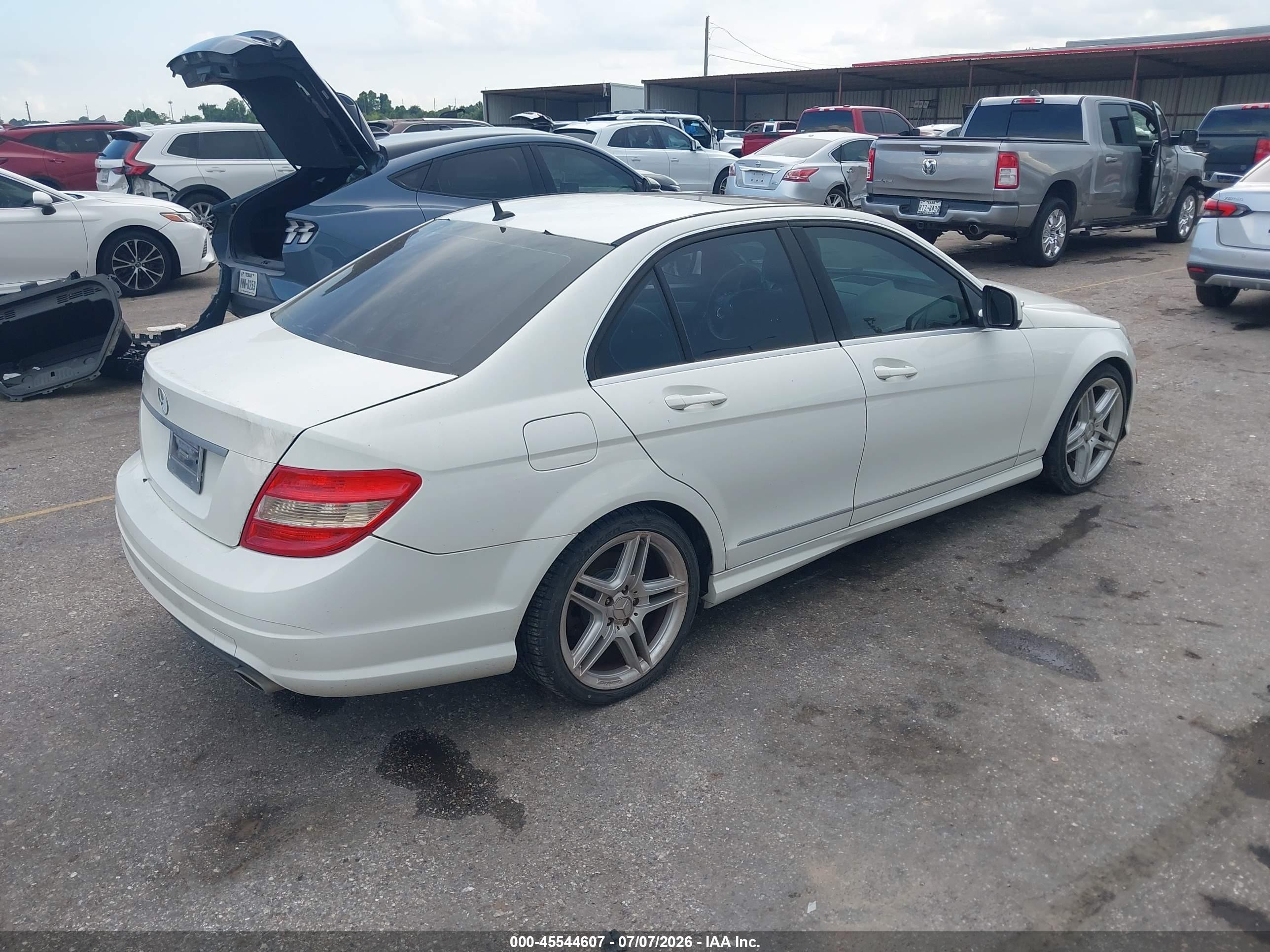 2008 Mercedes-benz C 300 Luxury/sport White vin: WDDGF54XX8R015751