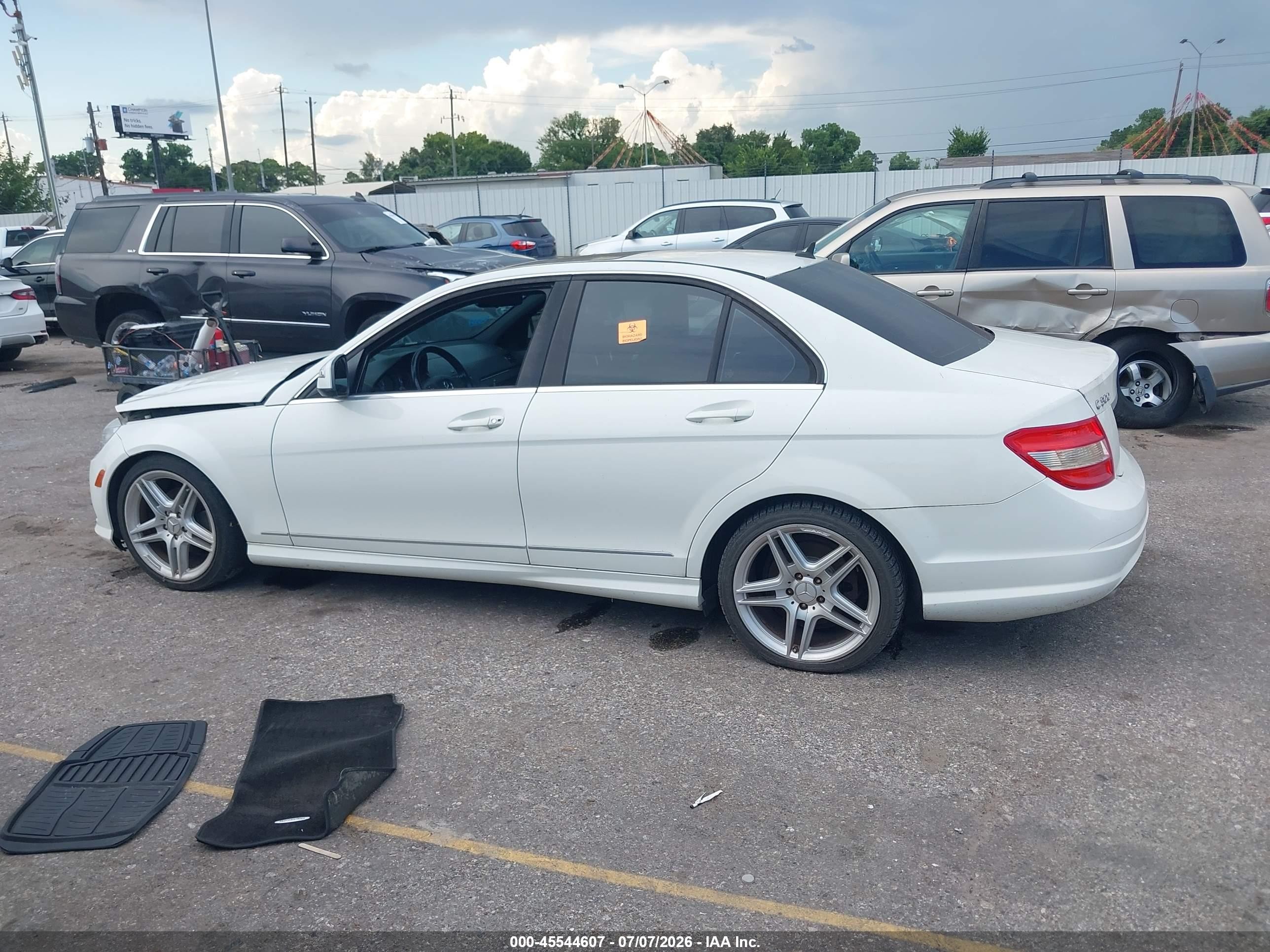 2008 Mercedes-benz C 300 Luxury/sport White vin: WDDGF54XX8R015751