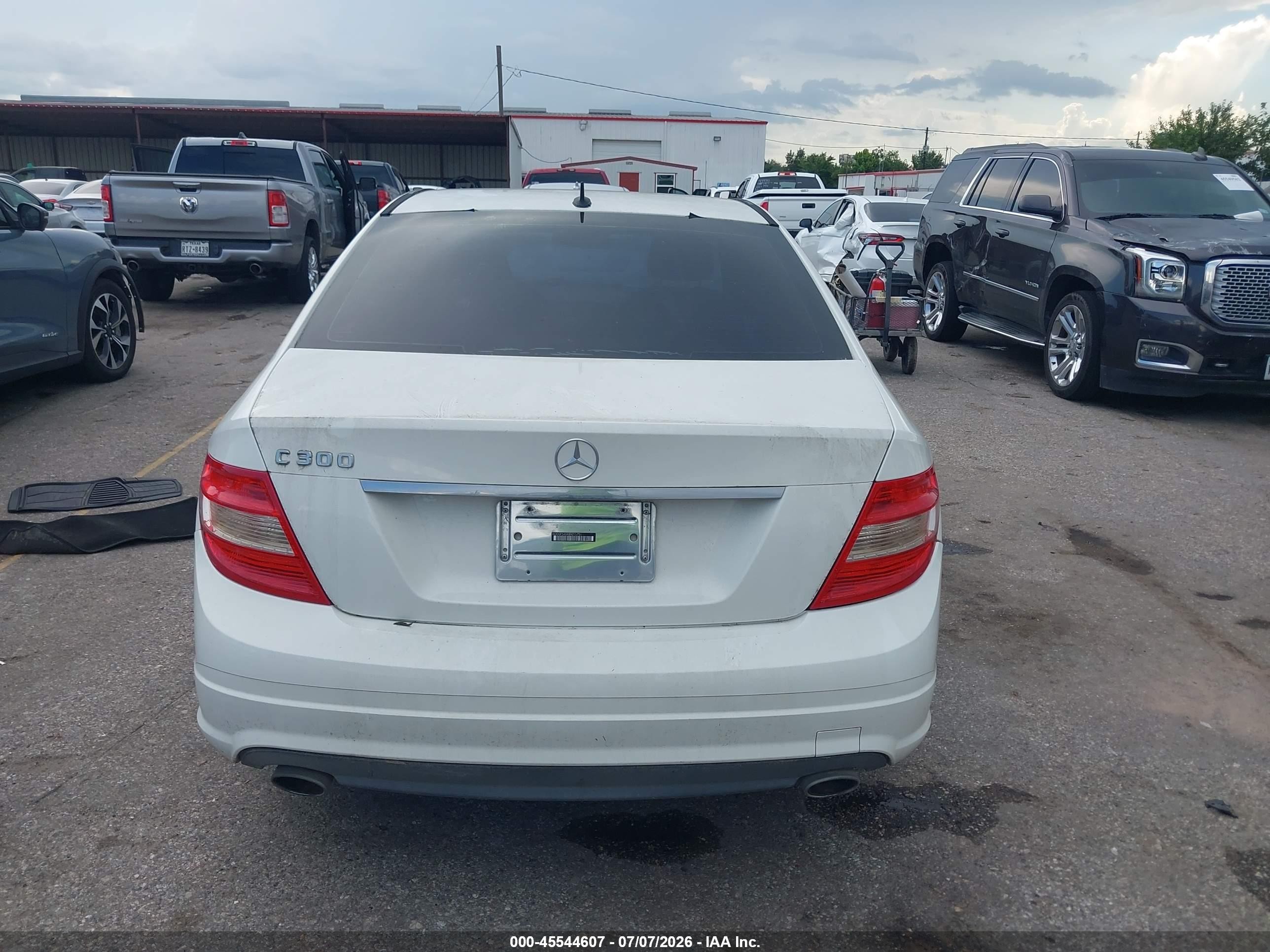 2008 Mercedes-benz C 300 Luxury/sport White vin: WDDGF54XX8R015751