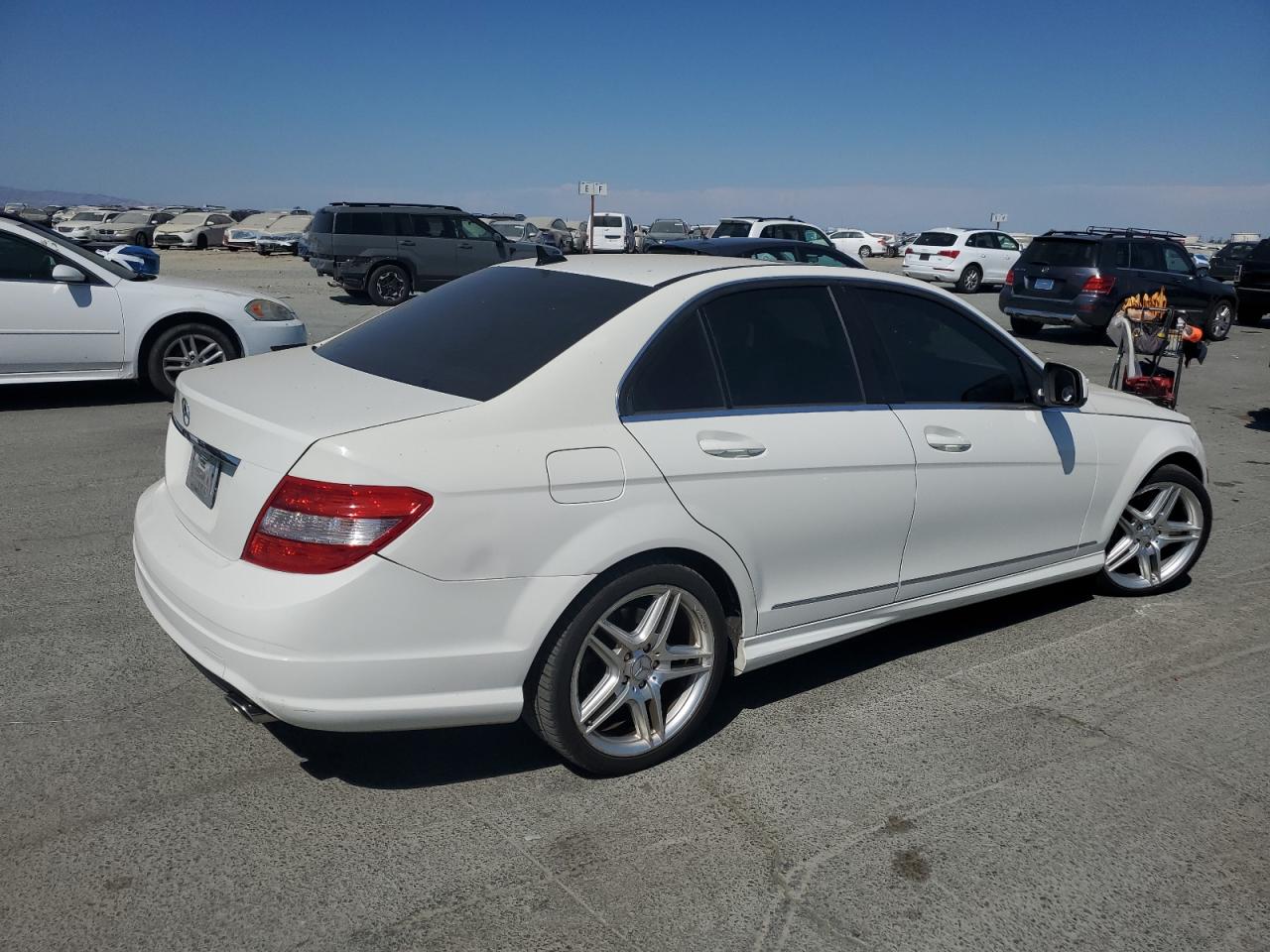 2008 Mercedes-benz C 300 White vin: WDDGF54XX8R018083