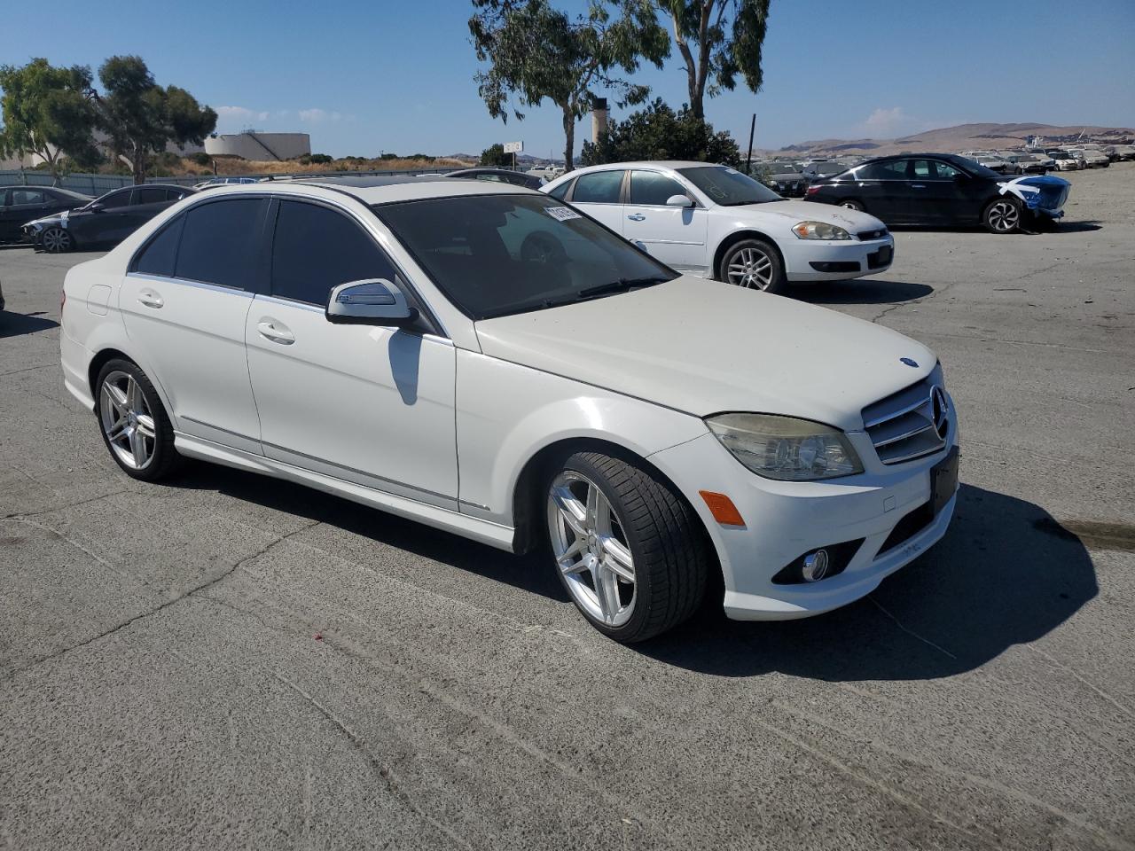 2008 Mercedes-benz C 300 White vin: WDDGF54XX8R018083