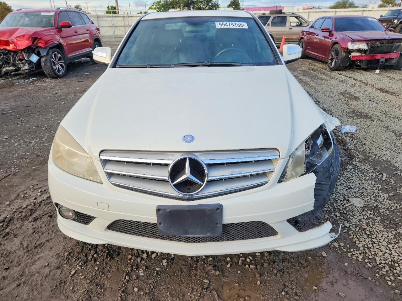 2009 Mercedes-benz C 300 Белый vin: WDDGF54XX9F200868