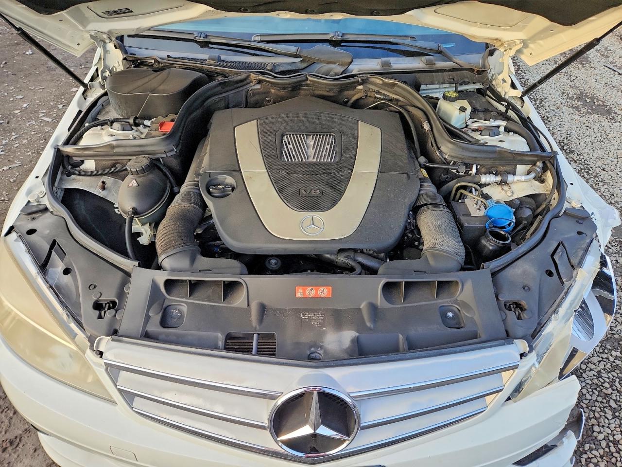 2009 Mercedes-benz C 300 Белый vin: WDDGF54XX9F200868