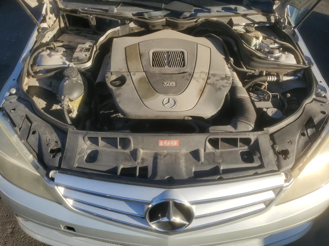 2009 Mercedes-benz C 300 Серебряный vin: WDDGF54XX9F204046