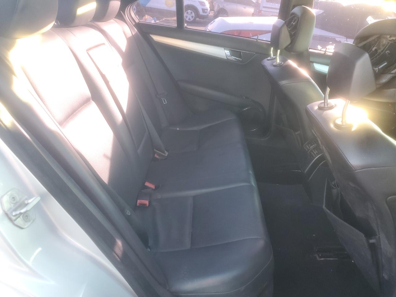 2009 Mercedes-benz C 300 Серебряный vin: WDDGF54XX9F204046