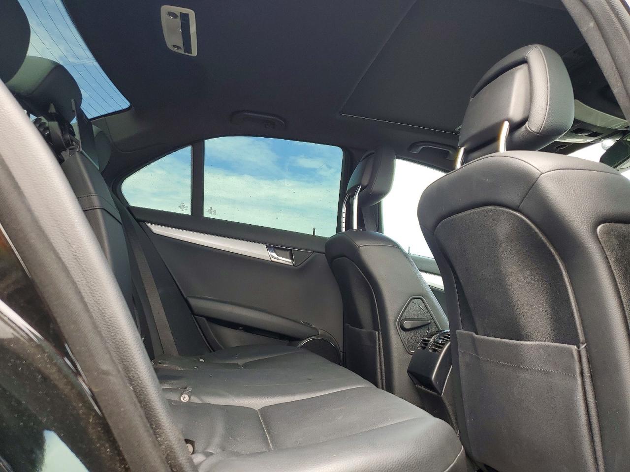 2009 Mercedes-benz C 300 Черный vin: WDDGF54XX9R082125
