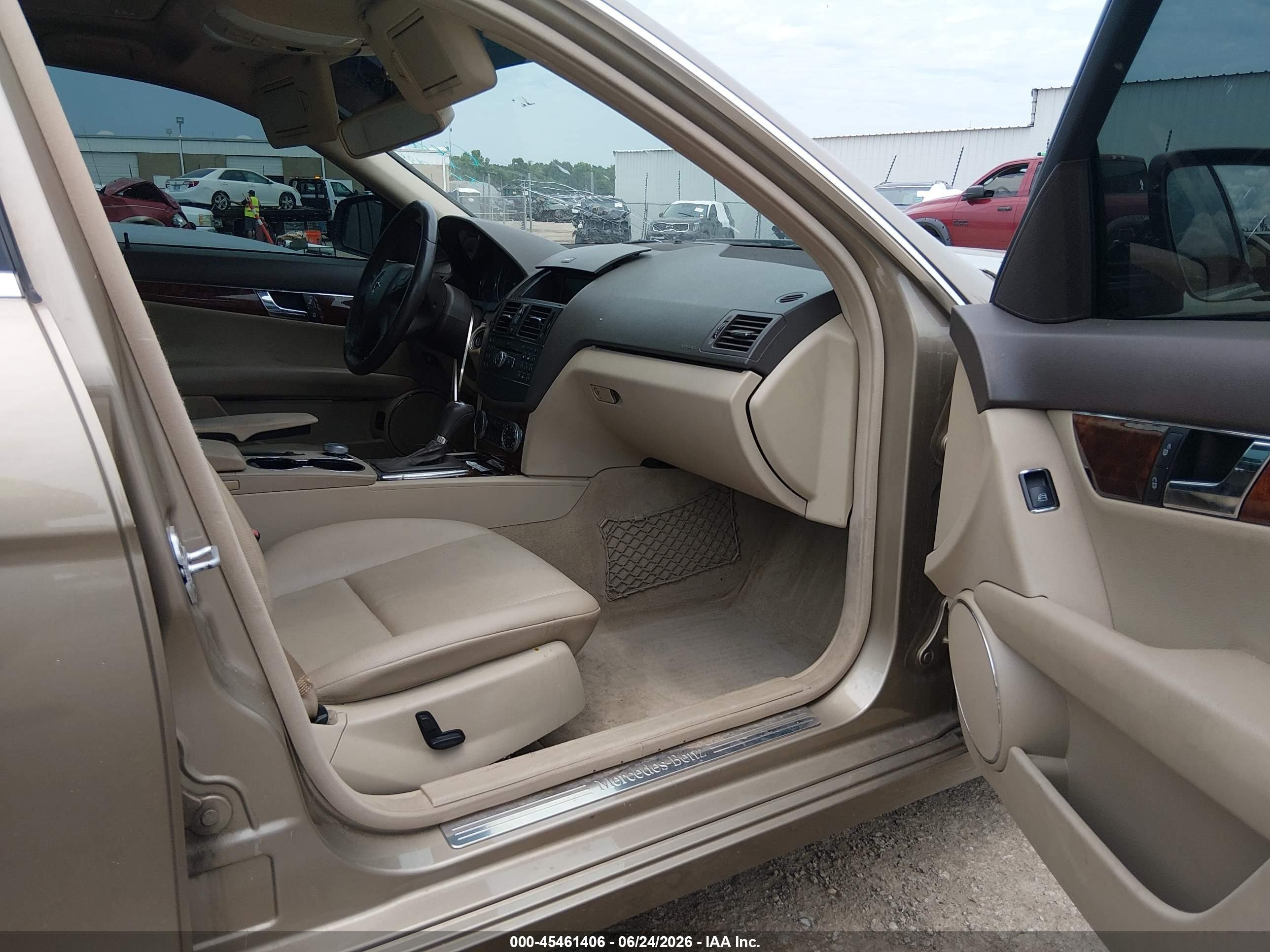 2009 Mercedes-benz C 300 Luxury/sport Tan vin: WDDGF54XX9R084666