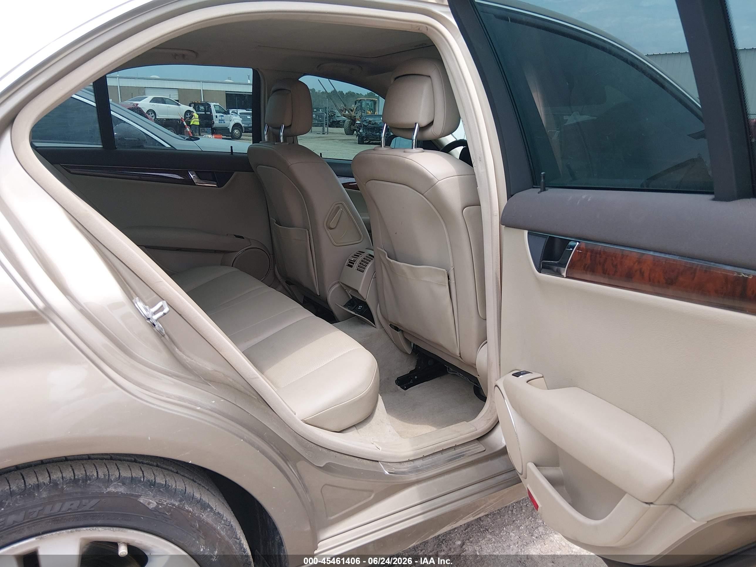 2009 Mercedes-benz C 300 Luxury/sport Tan vin: WDDGF54XX9R084666