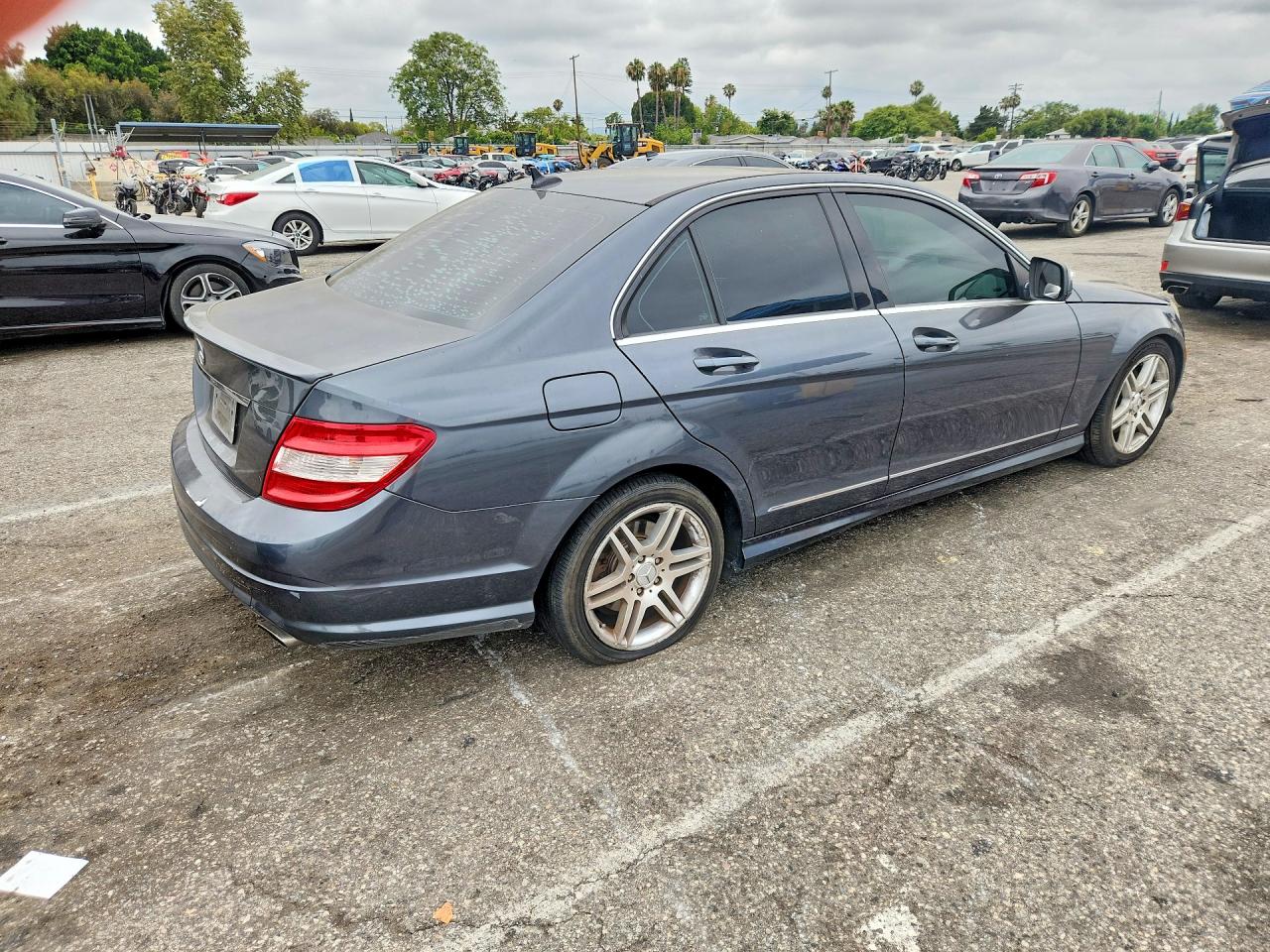 2009 Mercedes-benz C 350 Gray vin: WDDGF56X09R065847