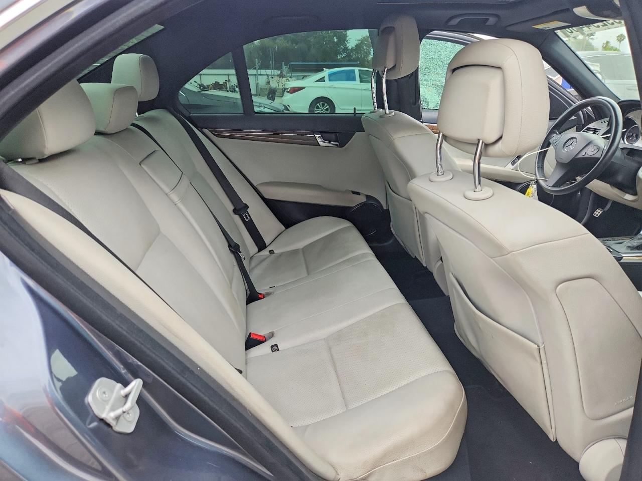 2009 Mercedes-benz C 350 Gray vin: WDDGF56X09R065847