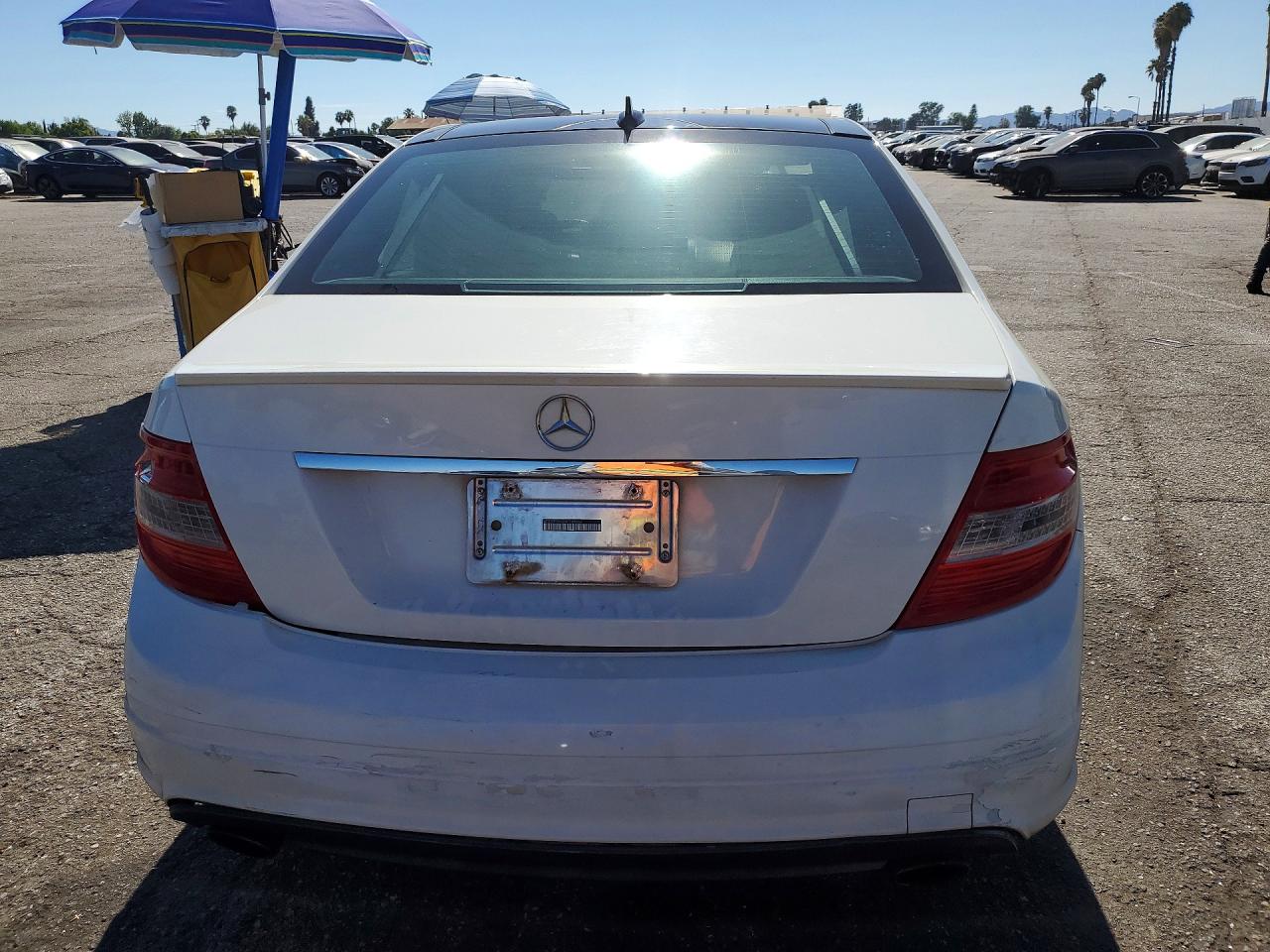 2009 Mercedes-benz C 350 White vin: WDDGF56X29F209562