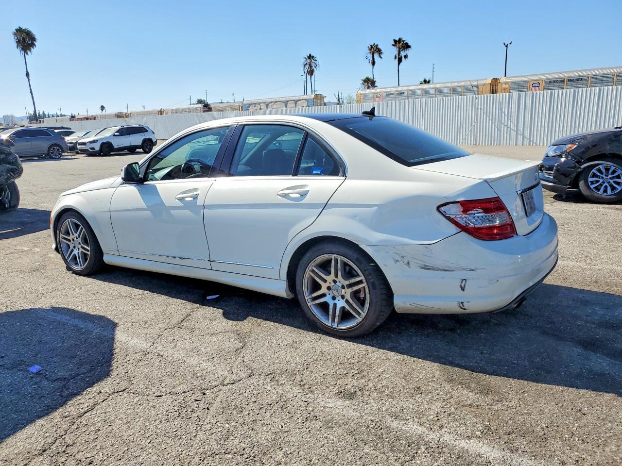 2009 Mercedes-benz C 350 White vin: WDDGF56X29F209562