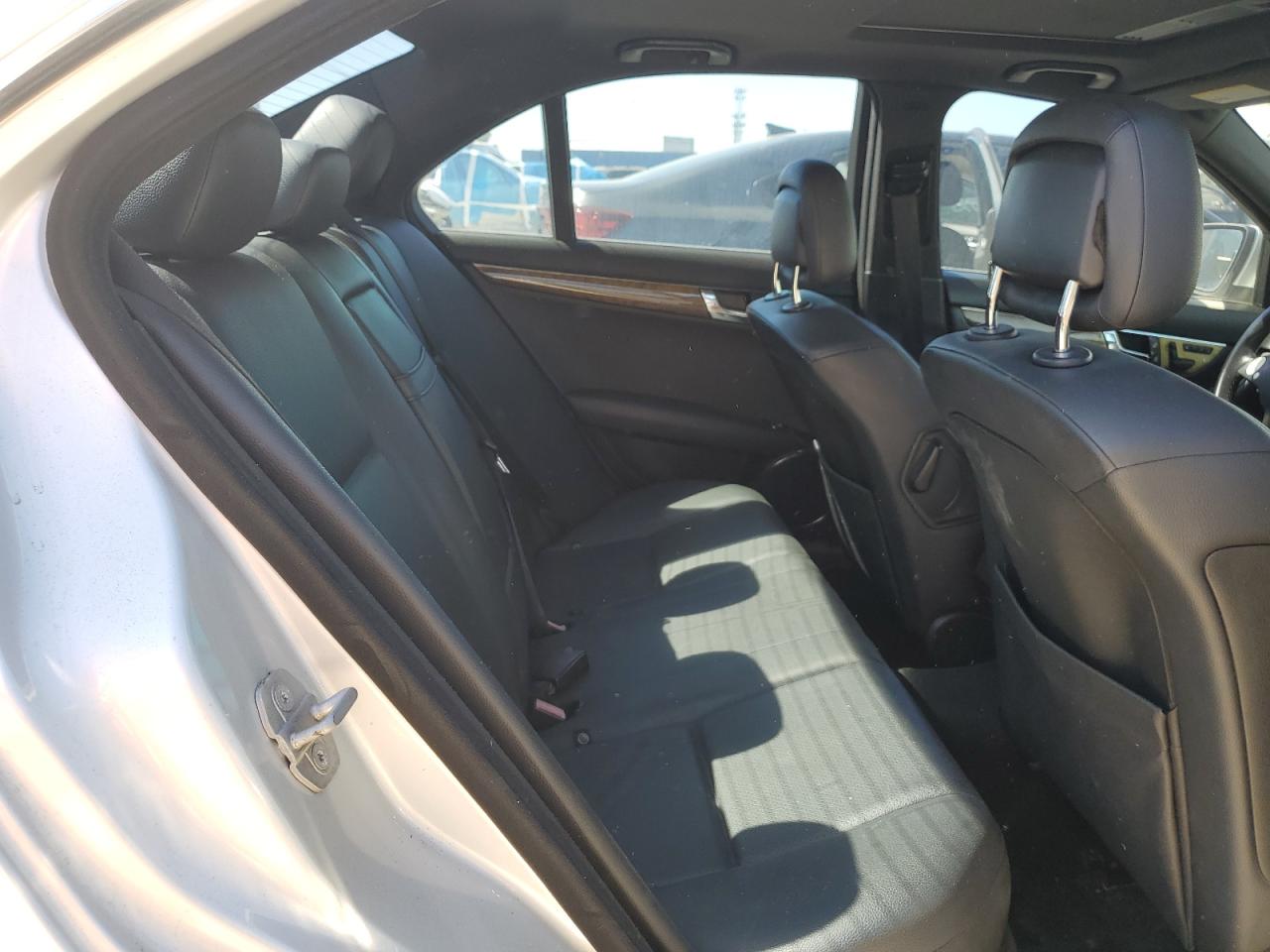 2009 Mercedes-benz C 350 Silver vin: WDDGF56X29R045843