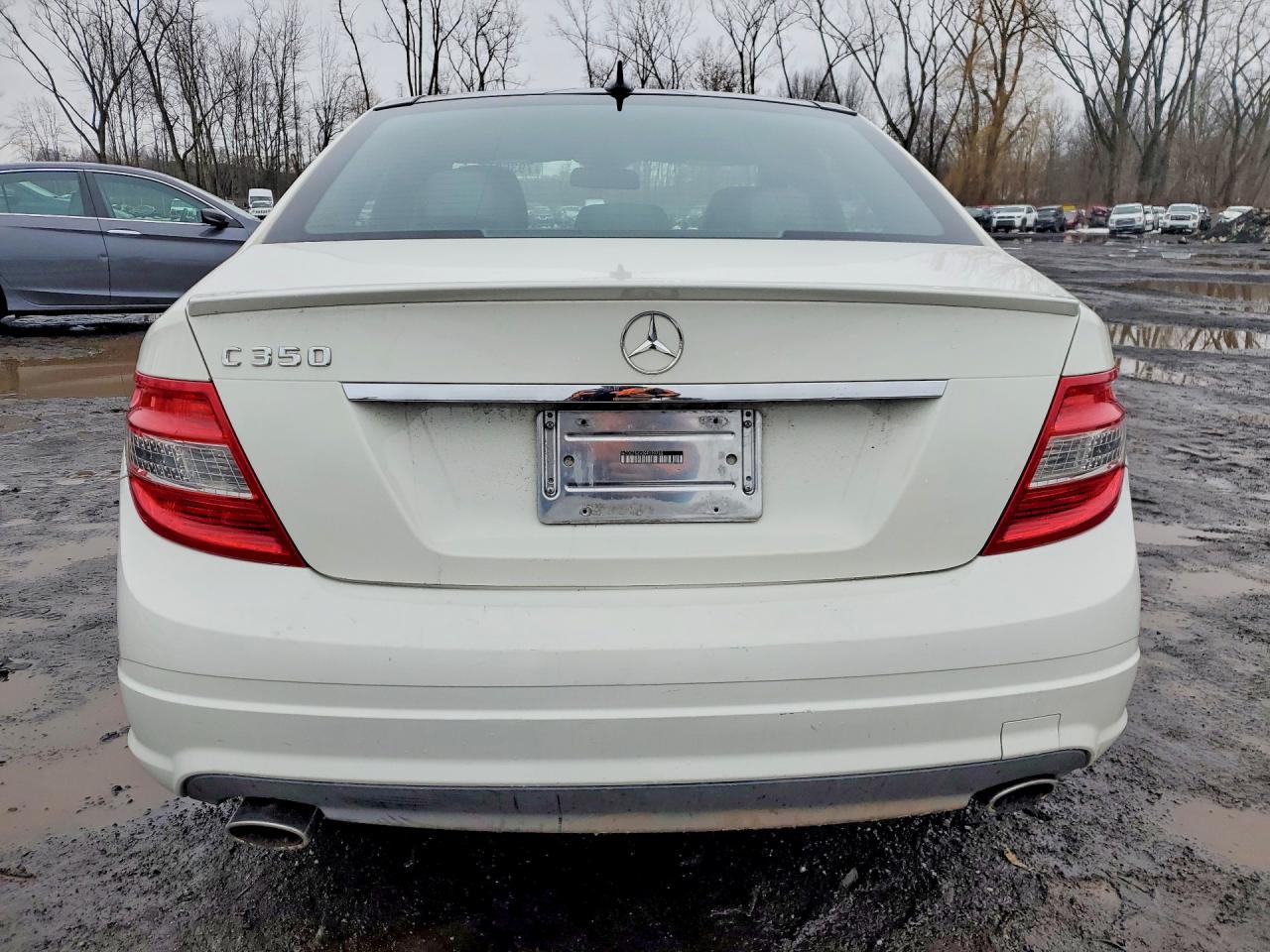 2009 Mercedes Benz C 350 White vin: WDDGF56X39F199785