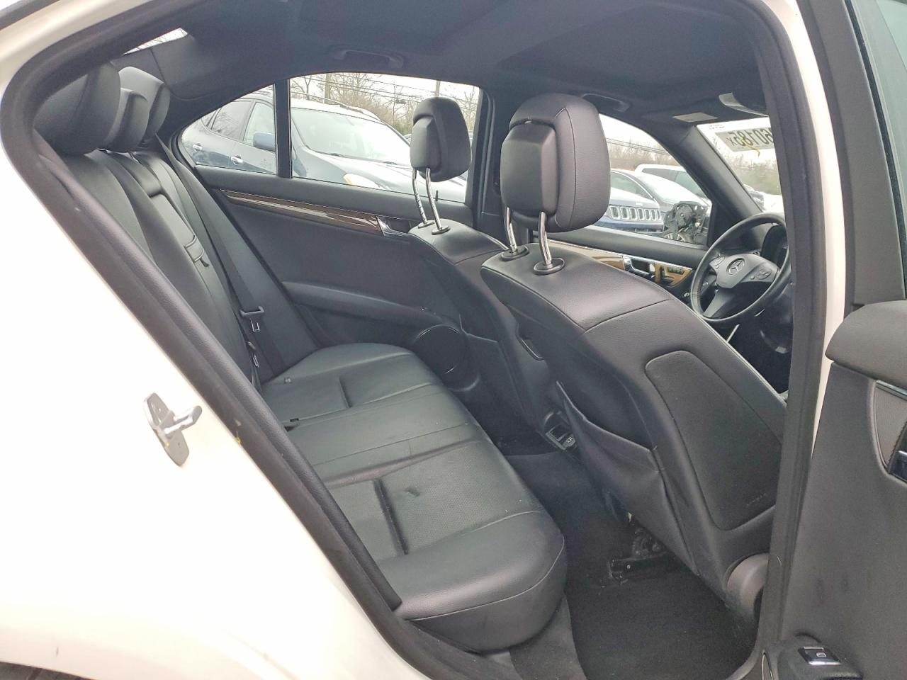 2009 Mercedes Benz C 350 White vin: WDDGF56X39F199785