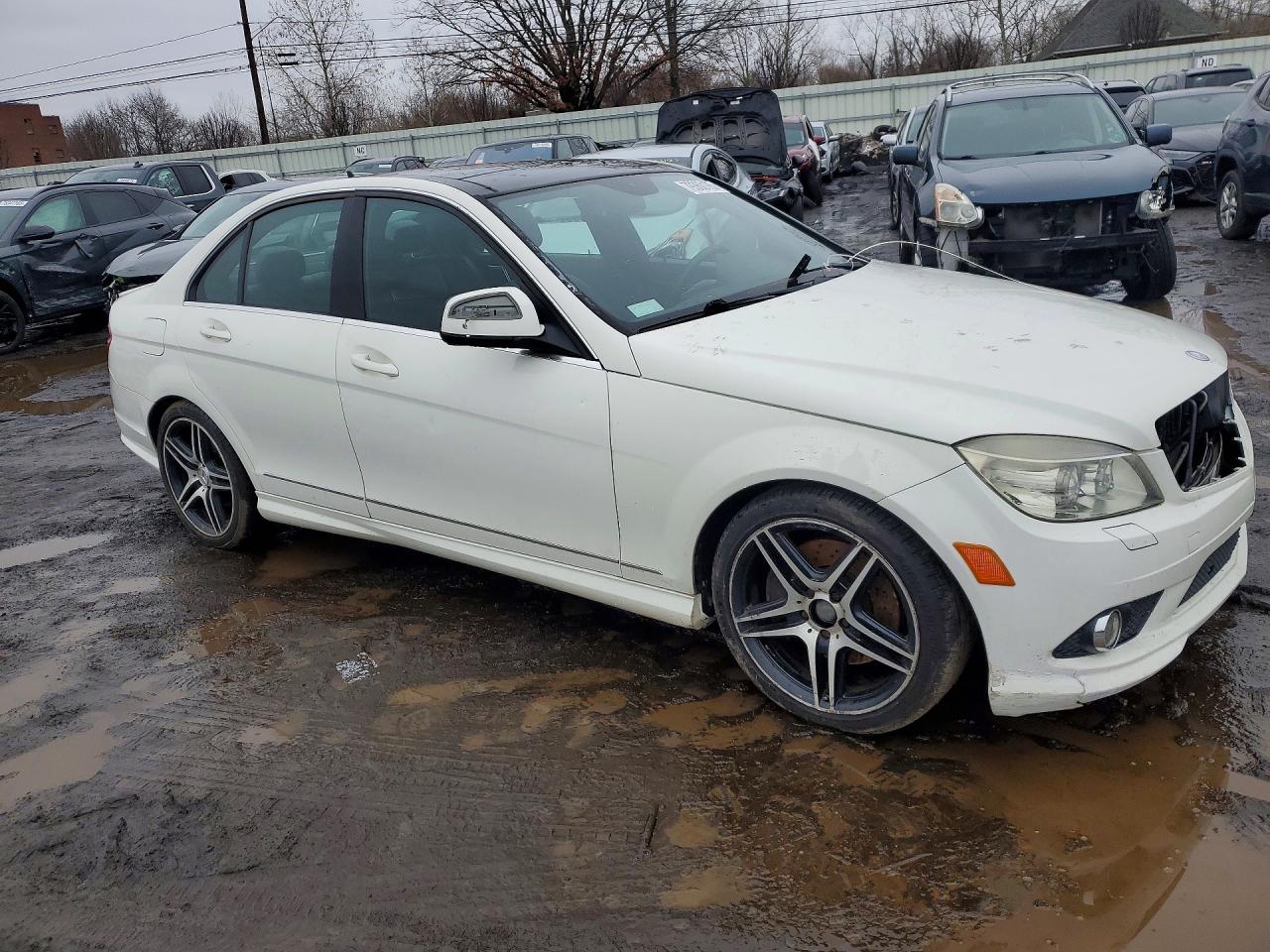 2009 Mercedes Benz C 350 White vin: WDDGF56X39F199785