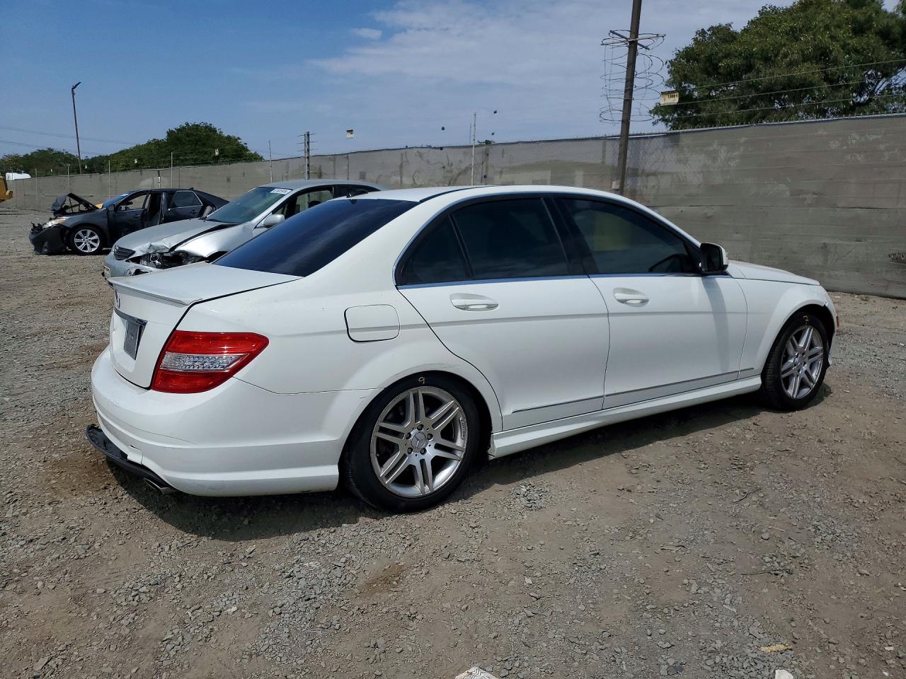 2009 Mercedes-benz C 350 White vin: WDDGF56X49R045908