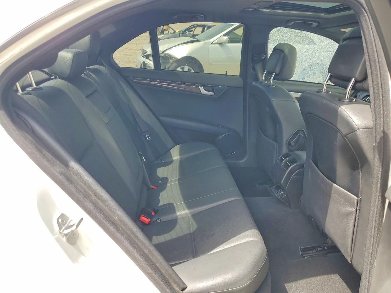 2009 Mercedes-benz C 350 White vin: WDDGF56X49R045908