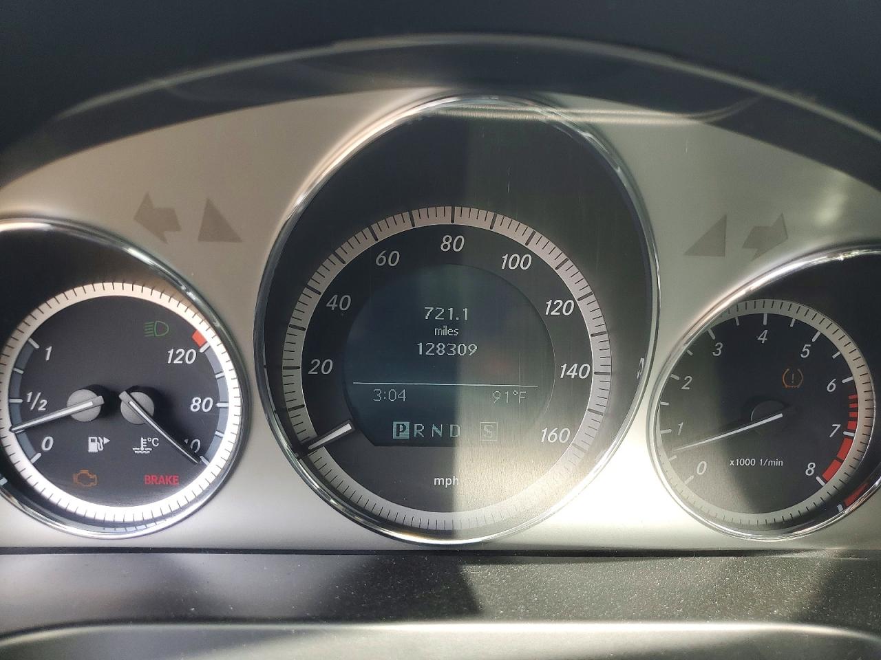 2009 Mercedes-benz C 350 White vin: WDDGF56X49R045908