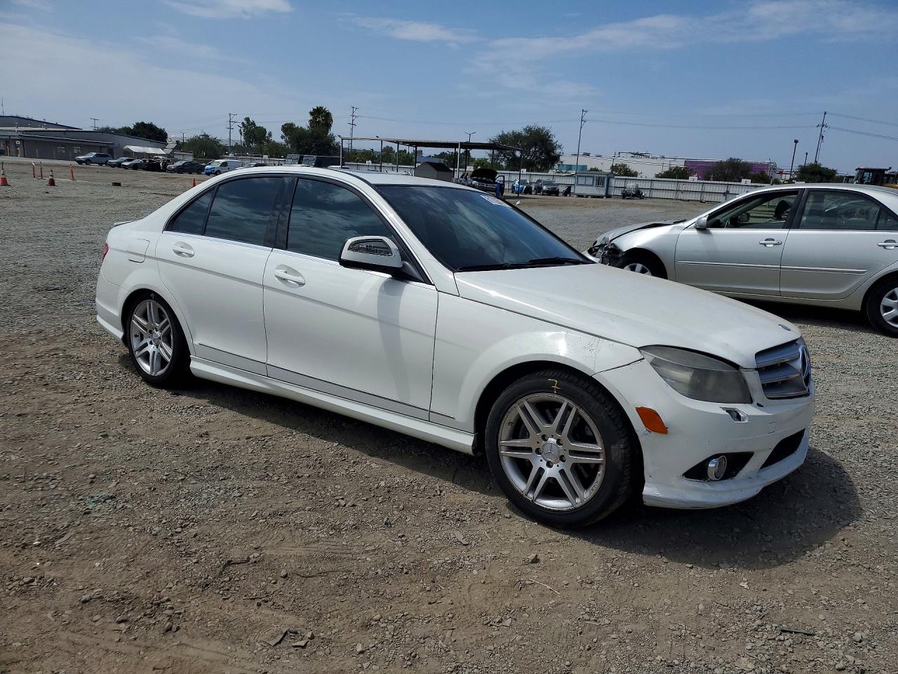 2009 Mercedes-benz C 350 White vin: WDDGF56X49R045908
