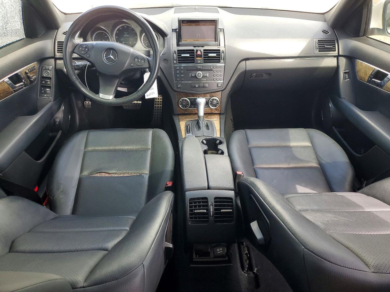 2009 Mercedes-benz C 350 White vin: WDDGF56X49R045908