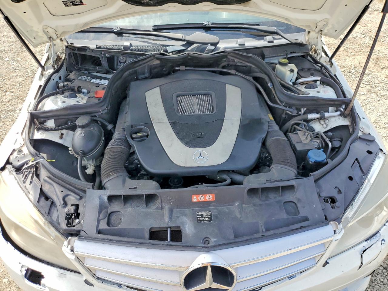 2009 Mercedes-benz C 350 White vin: WDDGF56X49R045908