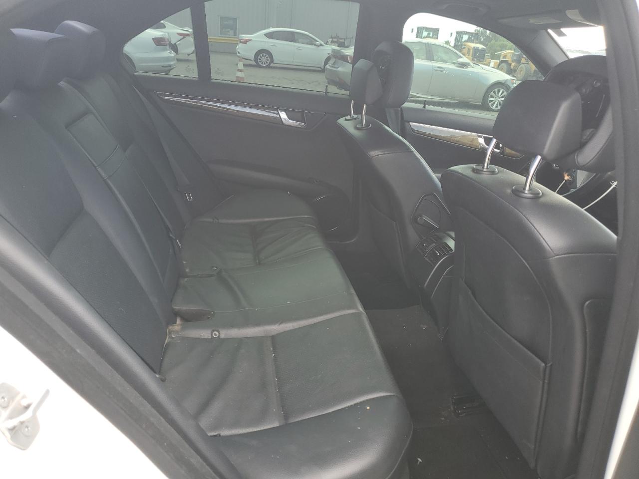 2008 Mercedes-benz C 350 White vin: WDDGF56X58F145418