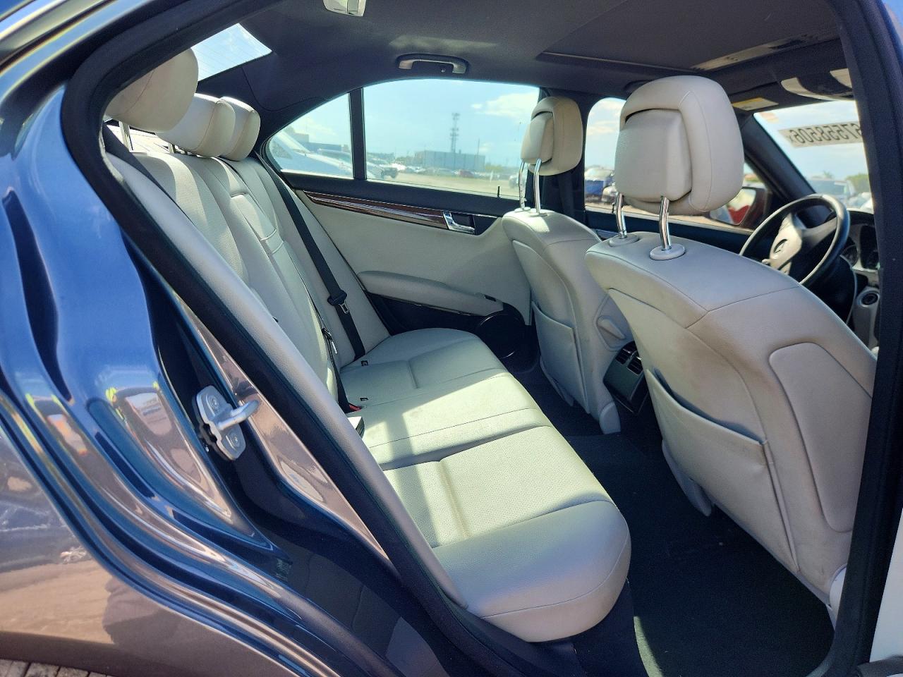 2009 Mercedes-benz C 350 Gray vin: WDDGF56X59R068355
