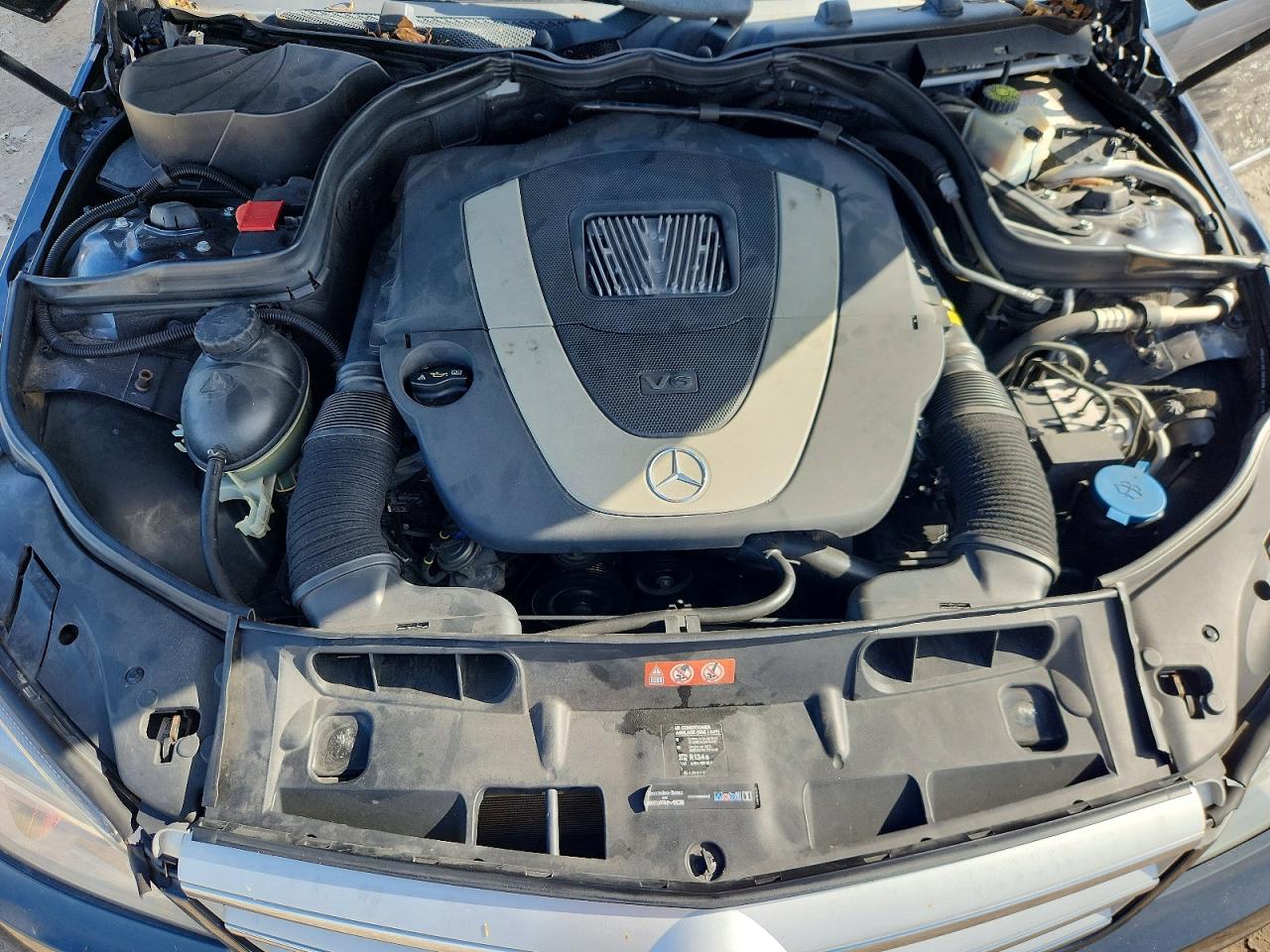 2009 Mercedes-benz C 350 Gray vin: WDDGF56X59R068355
