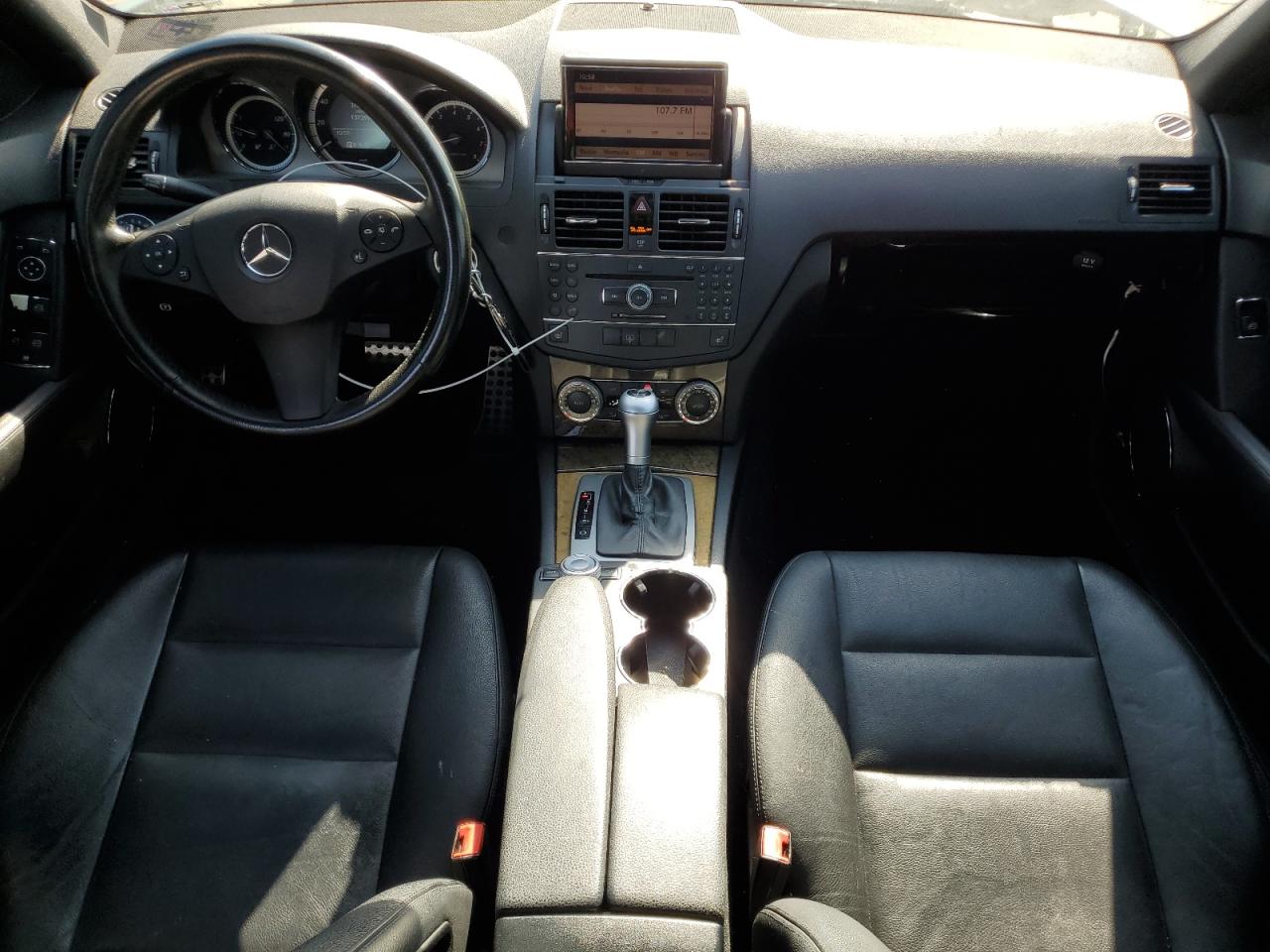 2009 Mercedes-benz C 350 Белый vin: WDDGF56X69F213095