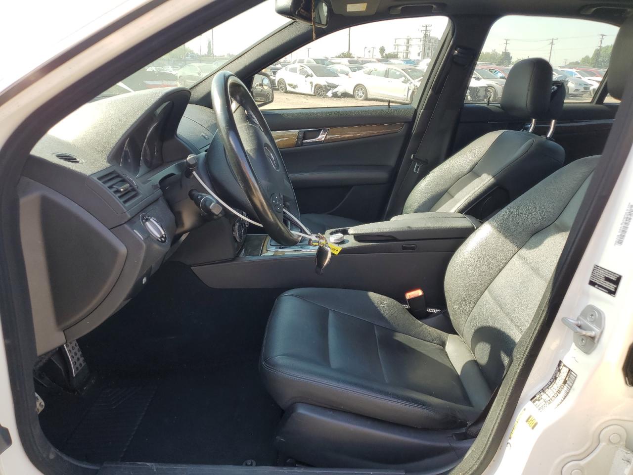 2009 Mercedes-benz C 350 Белый vin: WDDGF56X69F213095