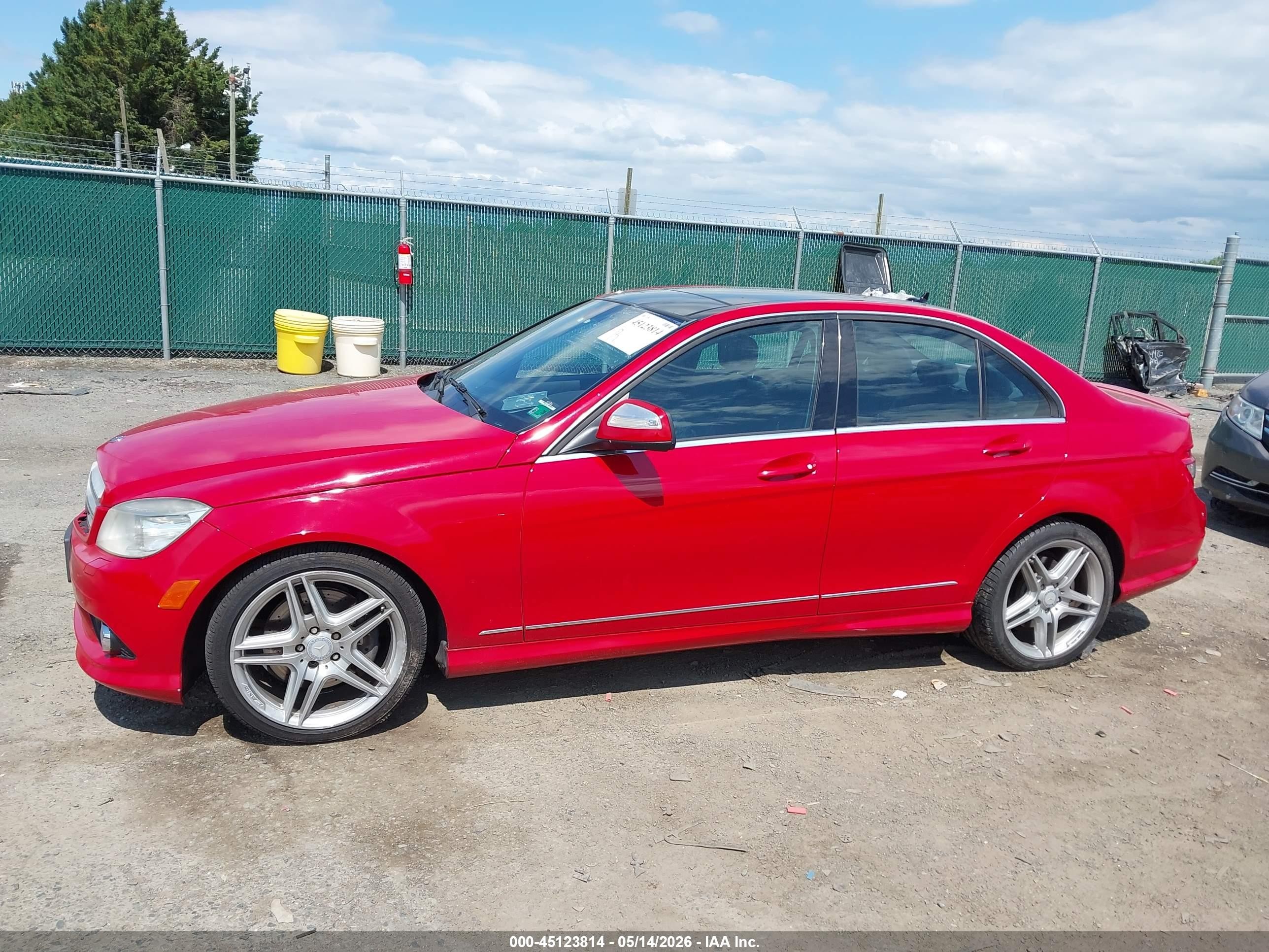 2009 Mercedes-benz C 350 Sport Red vin: WDDGF56X79R042002