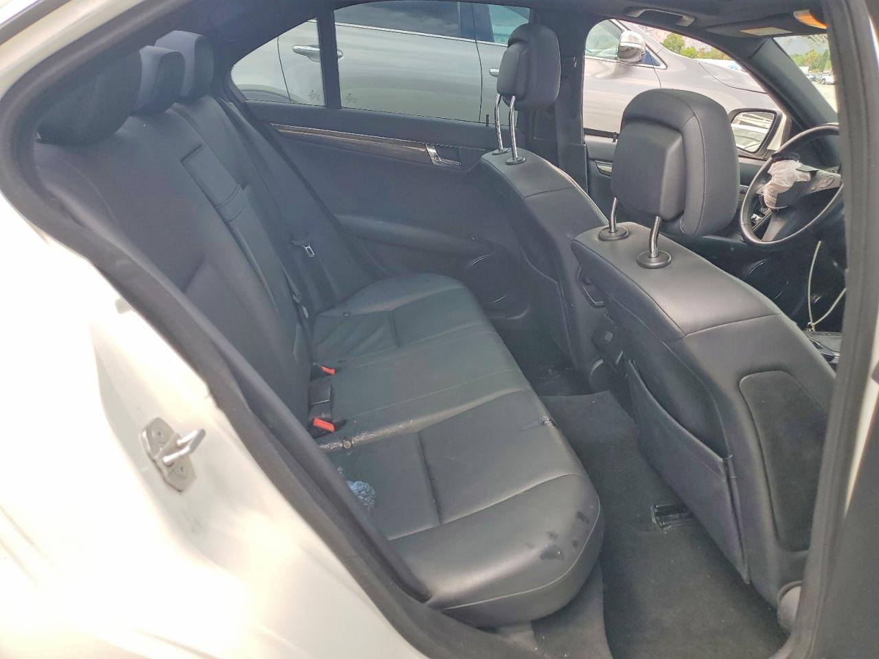 2009 Mercedes-benz C 350 Белый vin: WDDGF56X89R047788