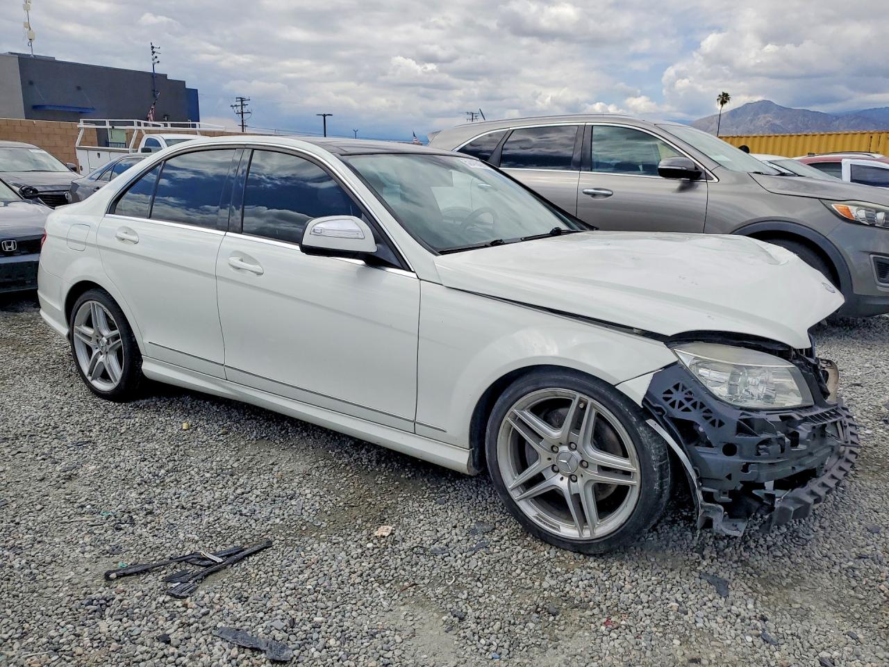 2009 Mercedes-benz C 350 Белый vin: WDDGF56X89R047788
