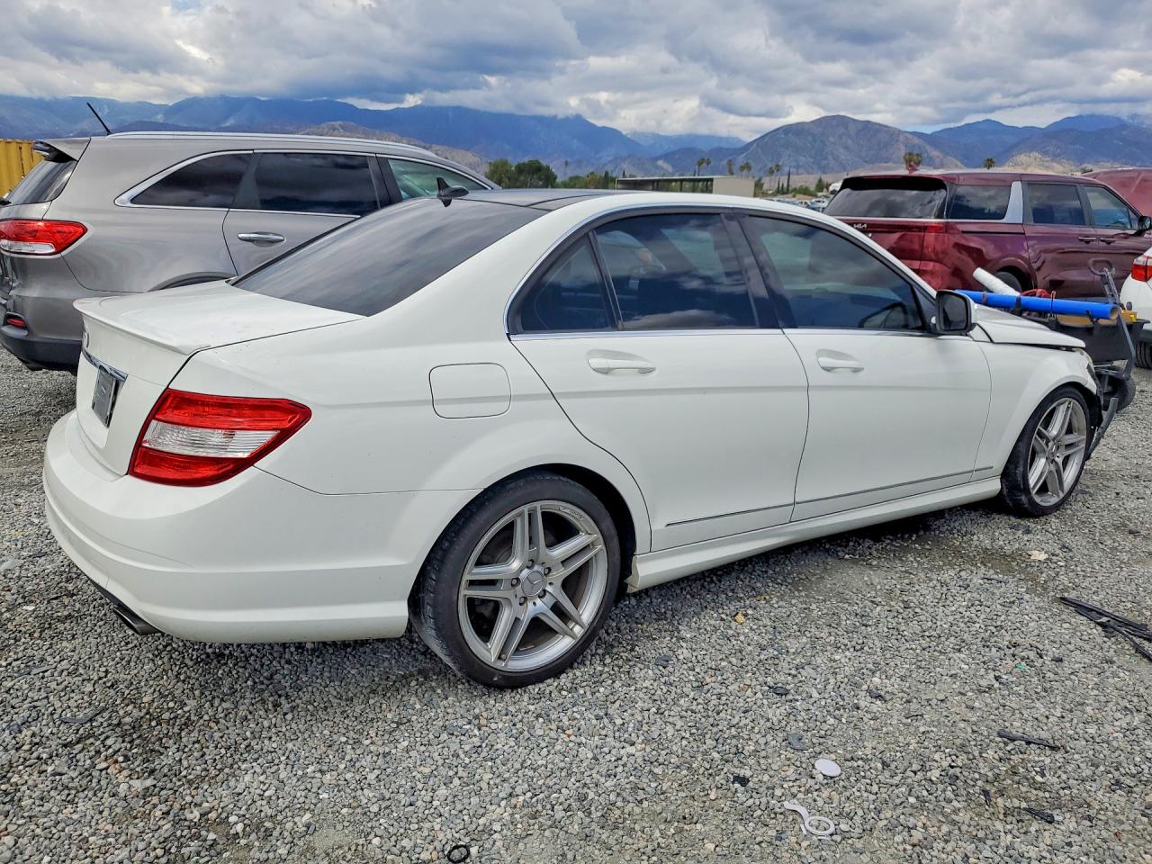 2009 Mercedes-benz C 350 Белый vin: WDDGF56X89R047788