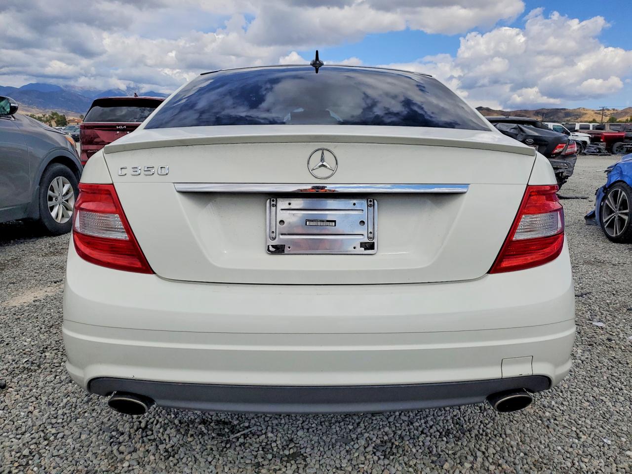 2009 Mercedes-benz C 350 Белый vin: WDDGF56X89R047788