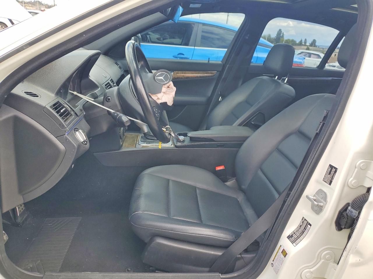 2009 Mercedes-benz C 350 Белый vin: WDDGF56X89R047788